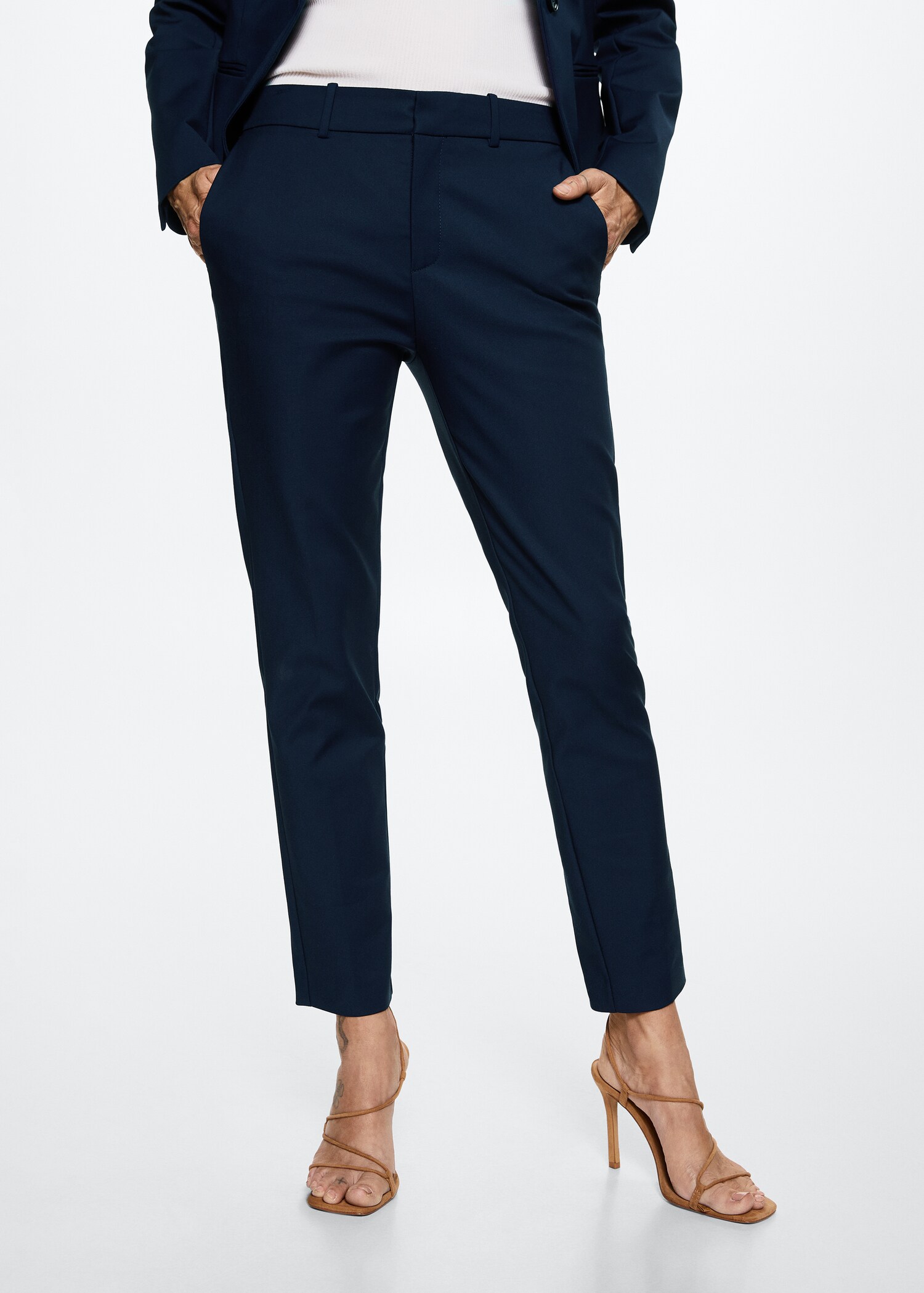 Pantalón pitillo traje - Plano medio