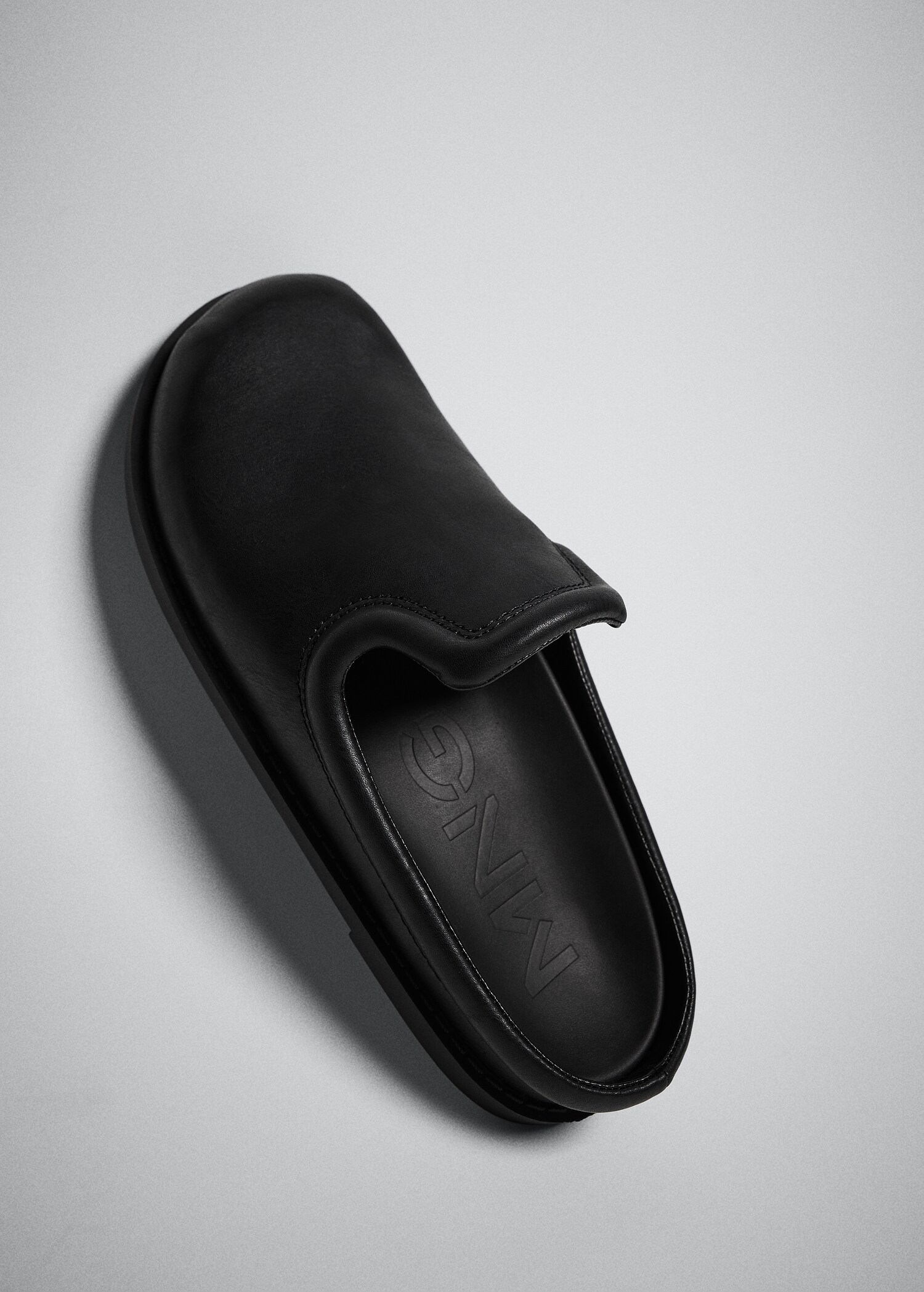 Leather-effect clogs - Details of the article 3