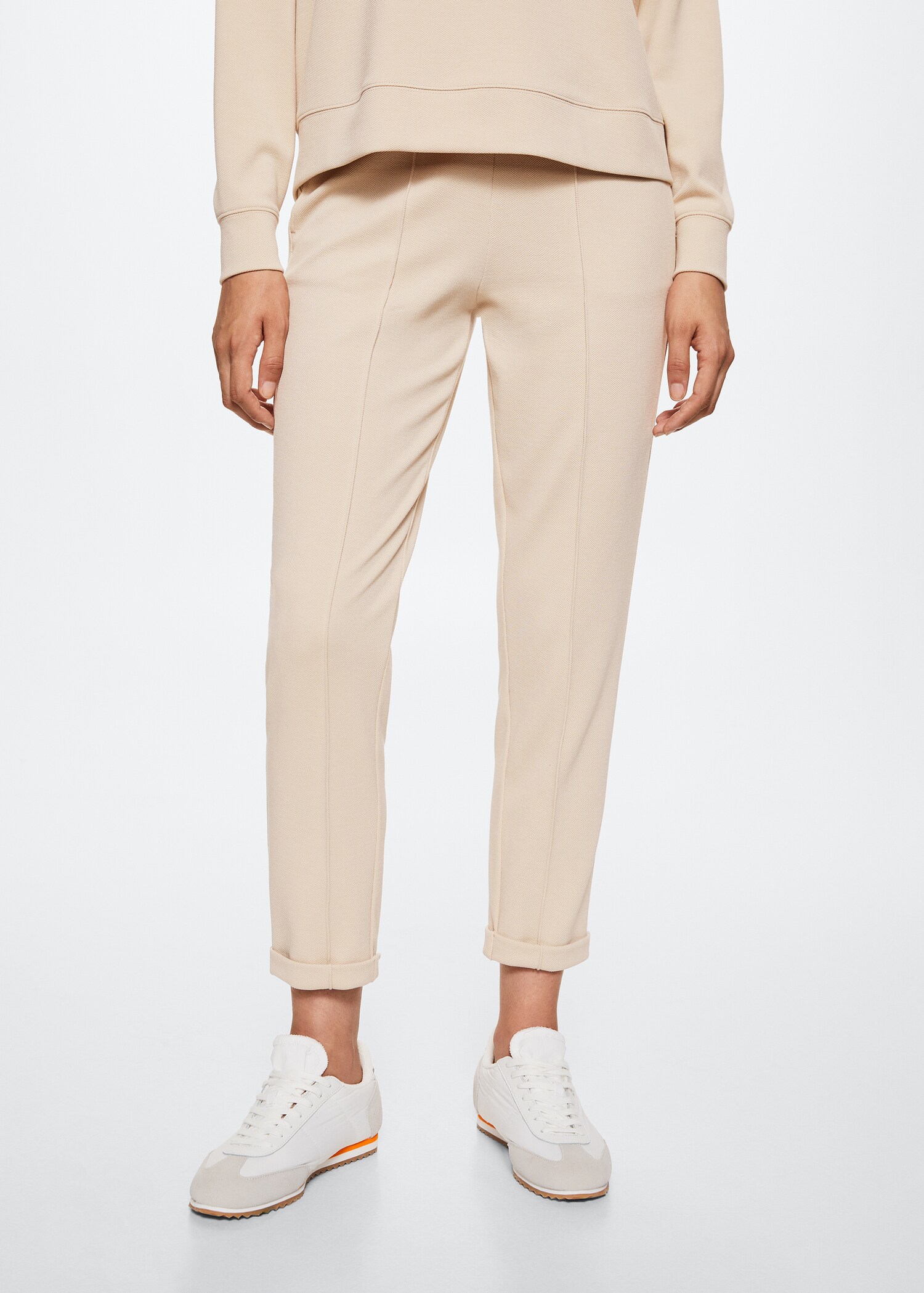 Pantalón jogger costuras - Plano medio