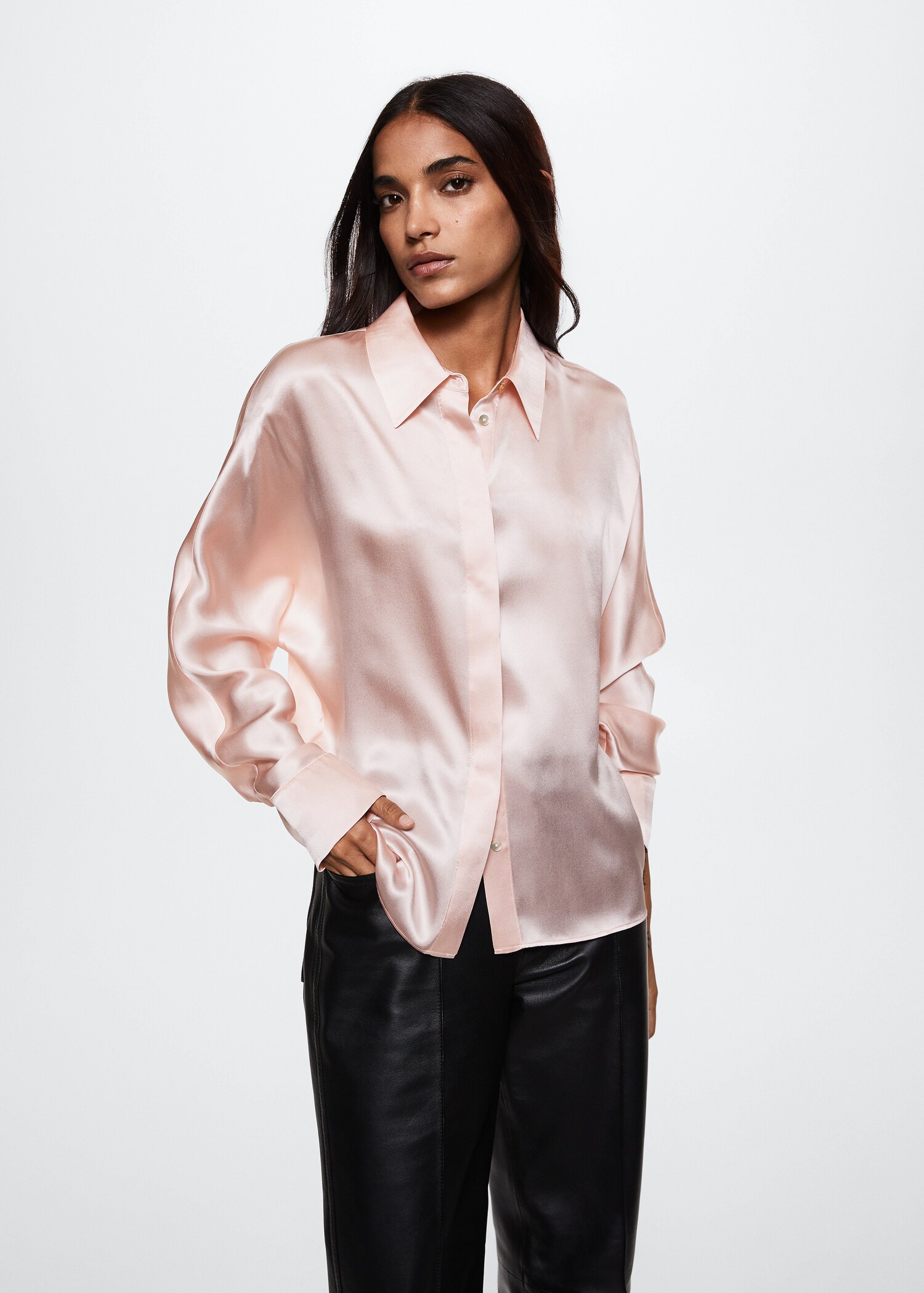 Camisa 100% seda - Plano medio