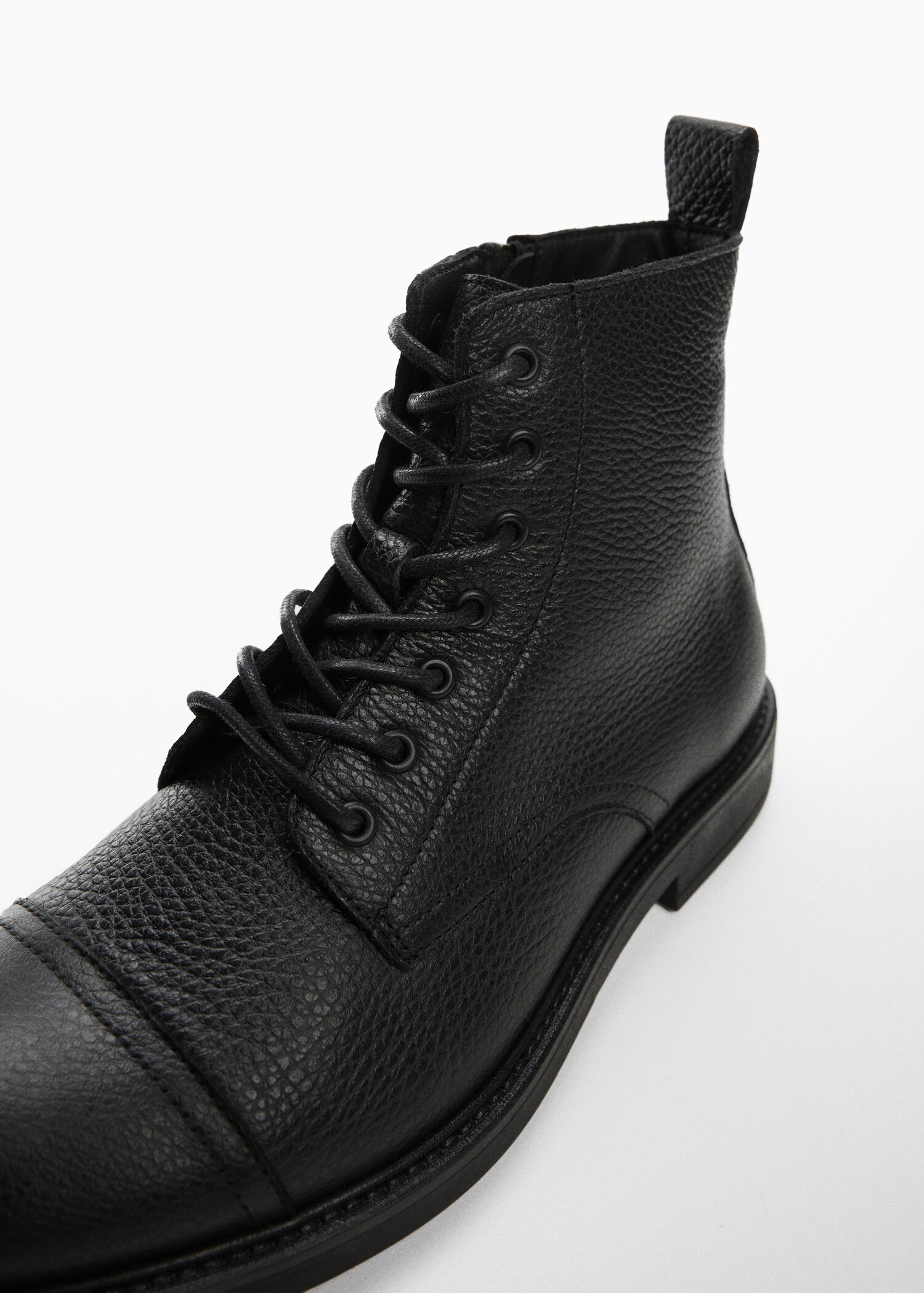 Lace-up leather boots - Details of the article 1