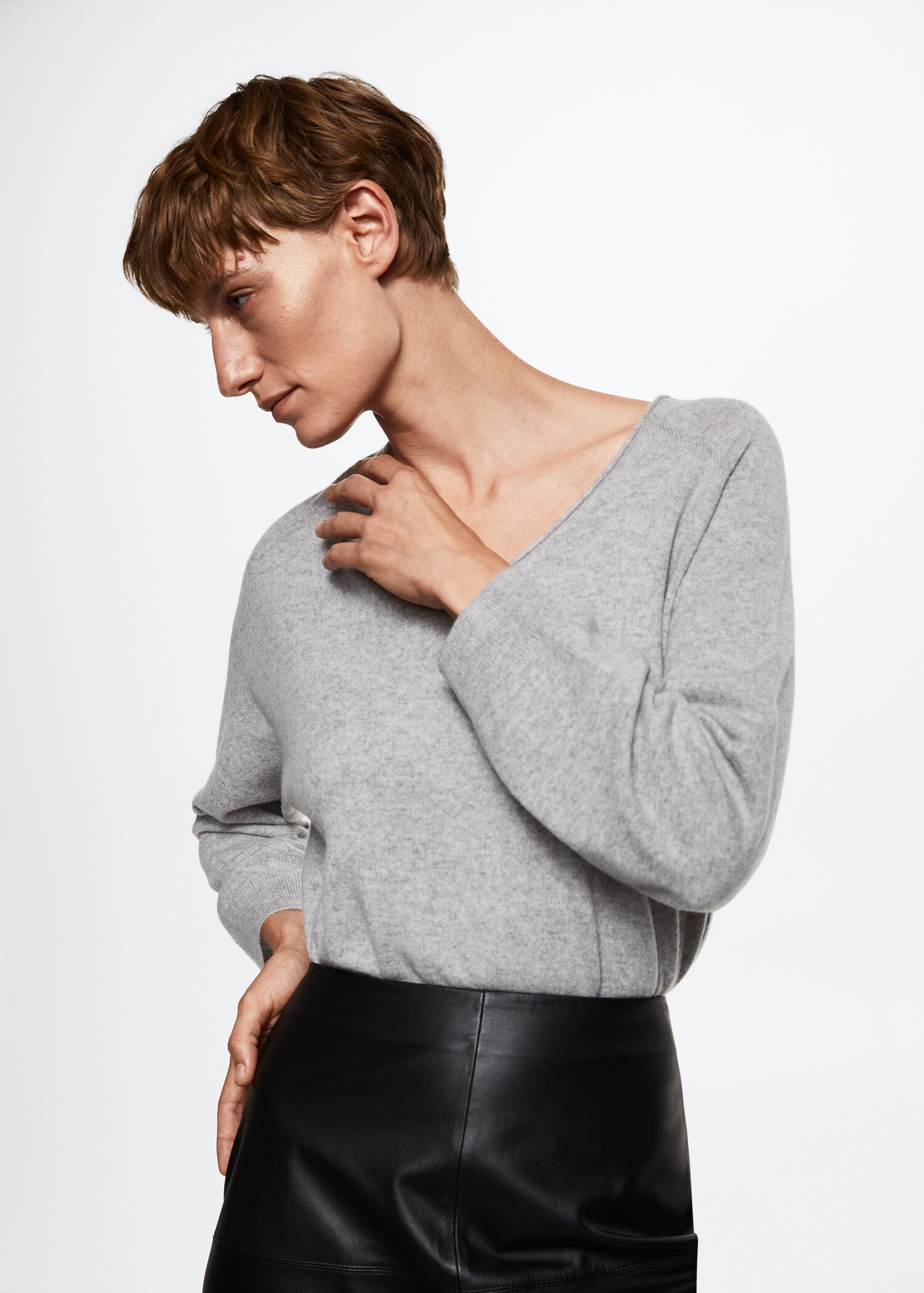 Pull-over 100 % cachemire col V - Plan moyen