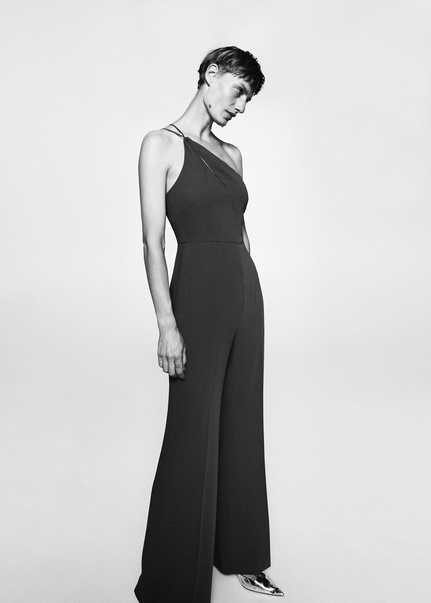 Asymmetric long jumpsuit - Details of the article 2