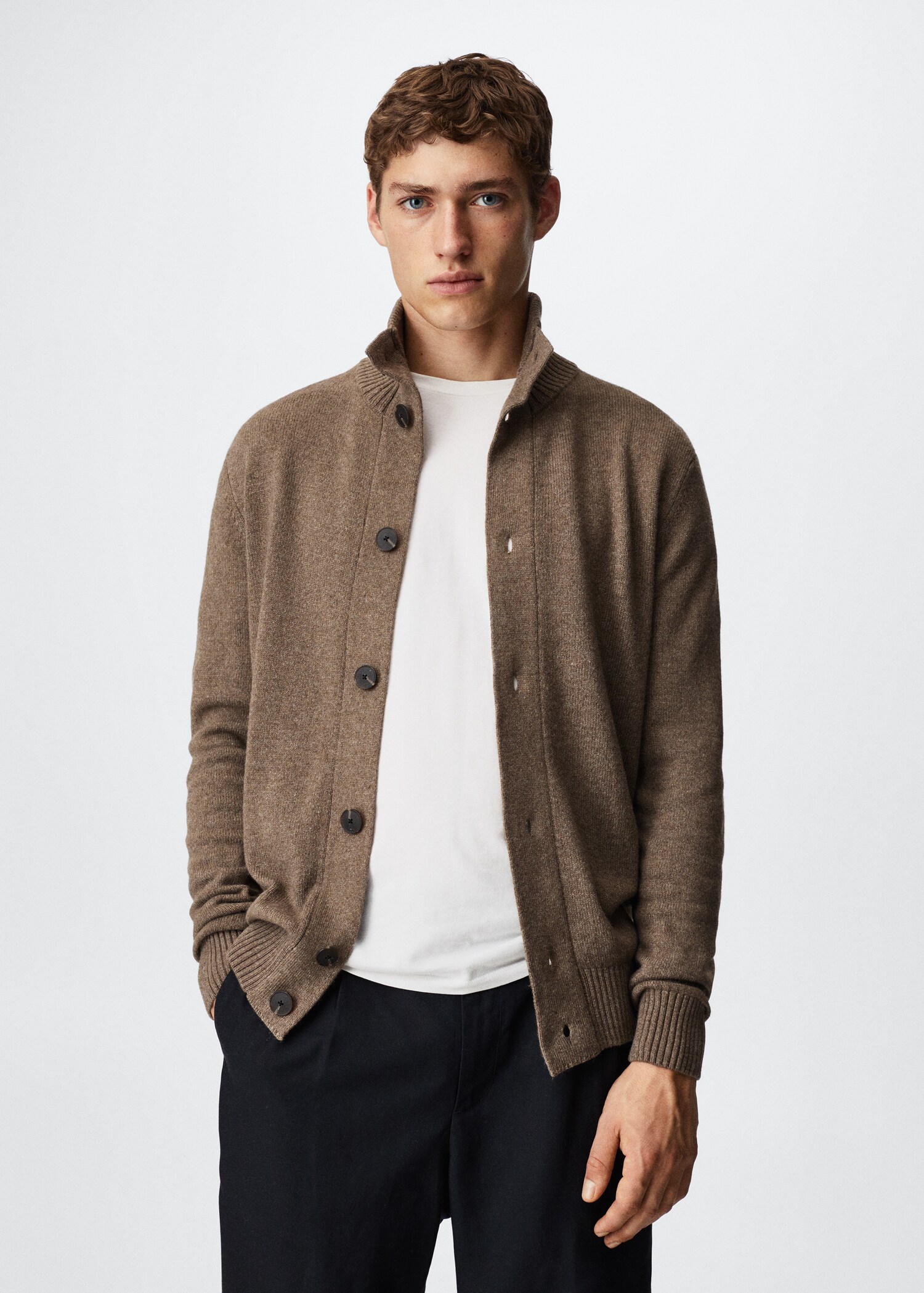 Cardigan lana cuello alto - Plano medio