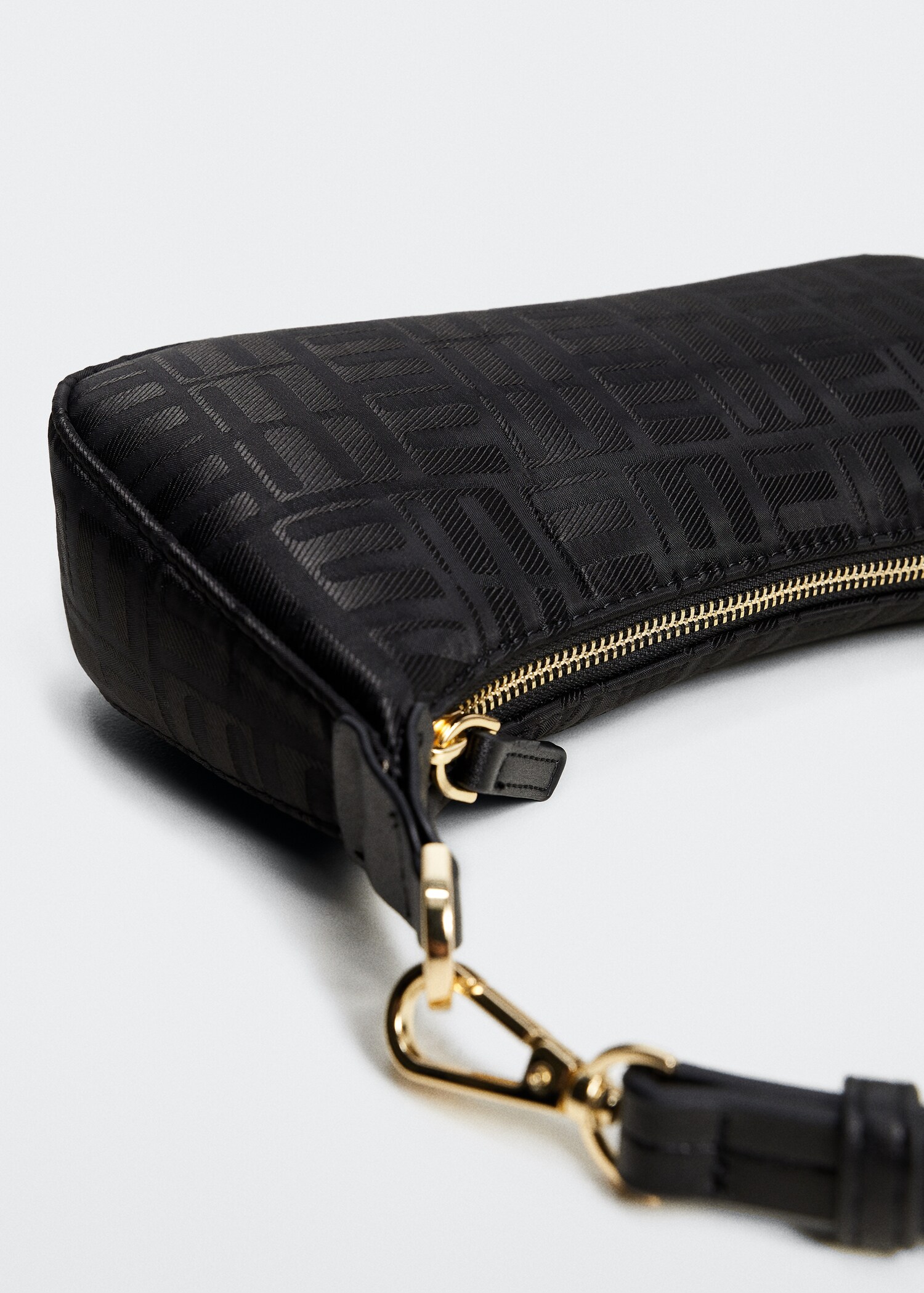 Logo textured bag - Details of the article 1