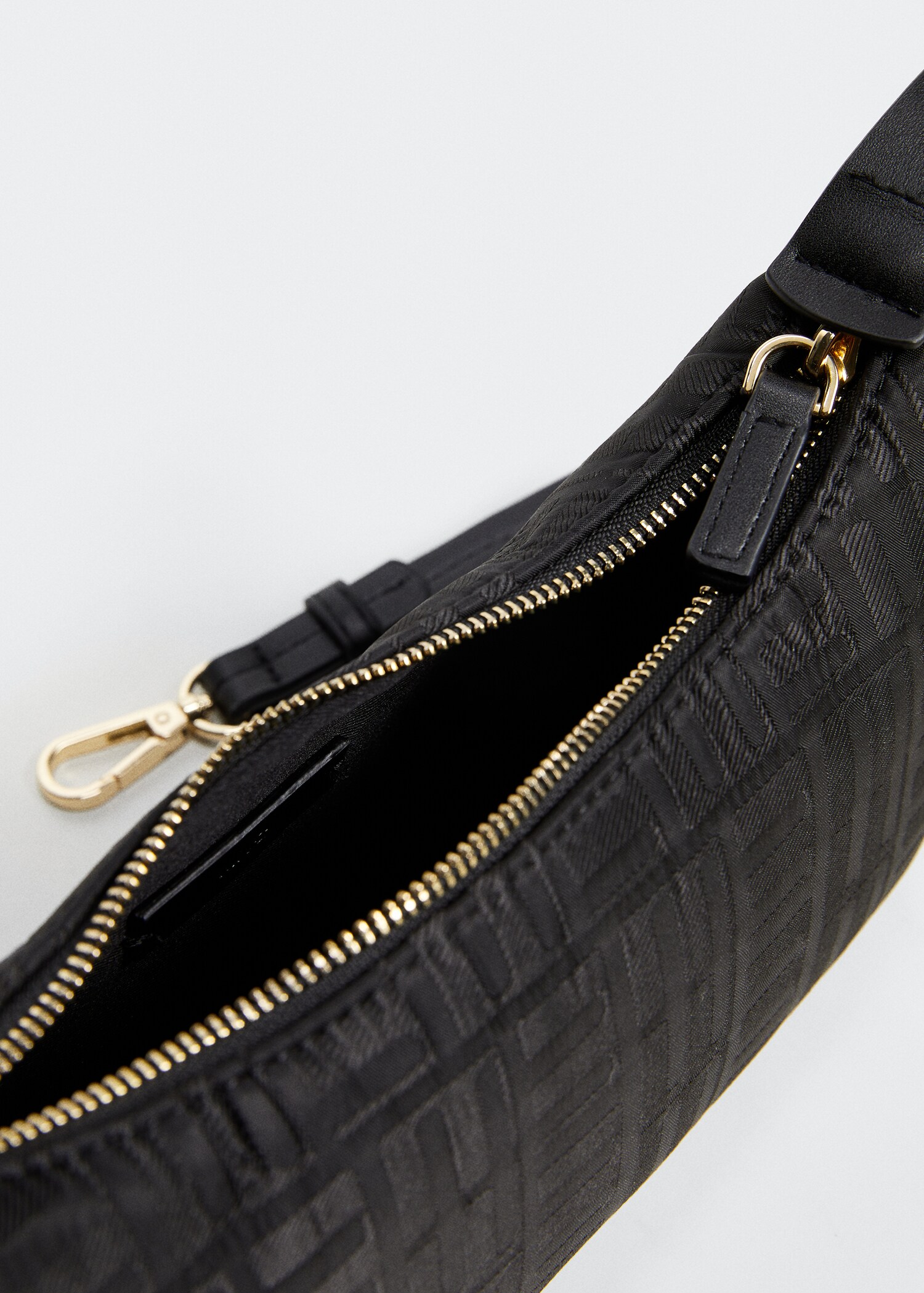 Logo textured bag - Details of the article 2