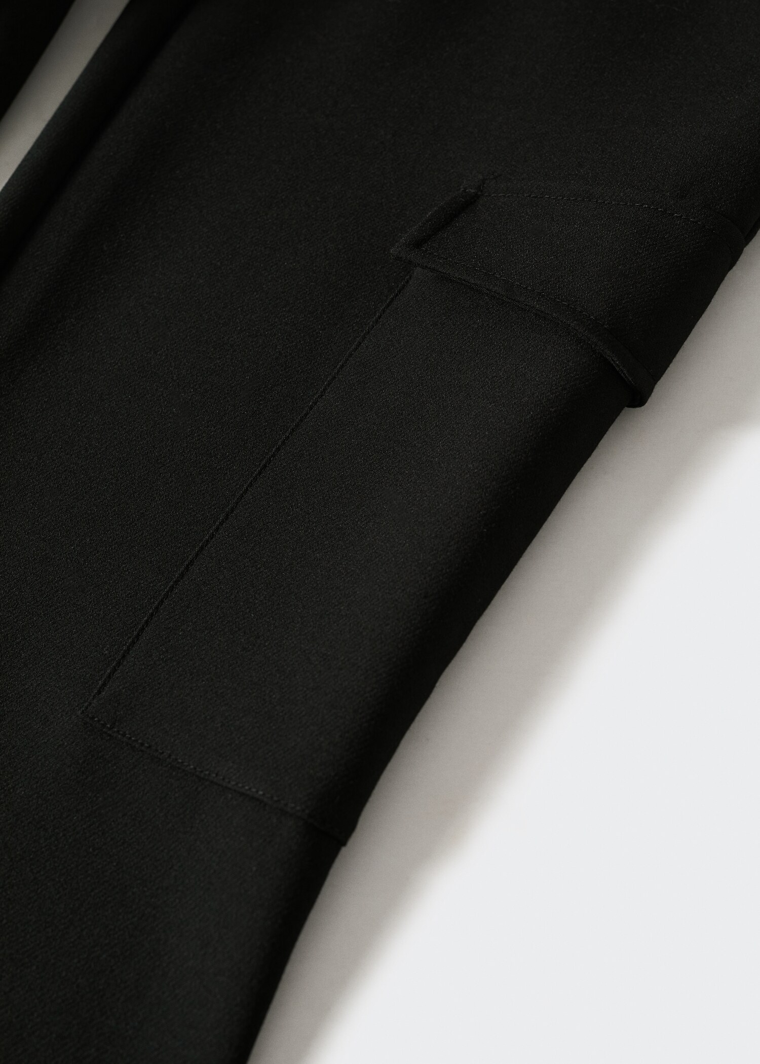 Slim-fit cargo trousers - Details of the article 8