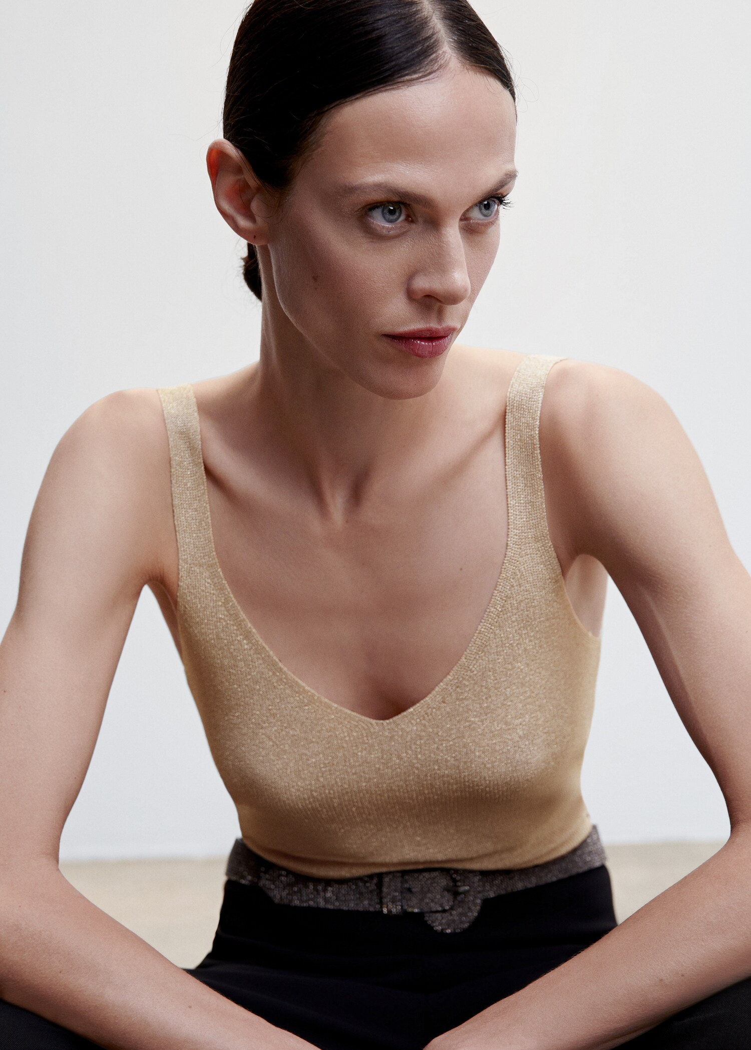 V-neck strapless top - Details of the article 1