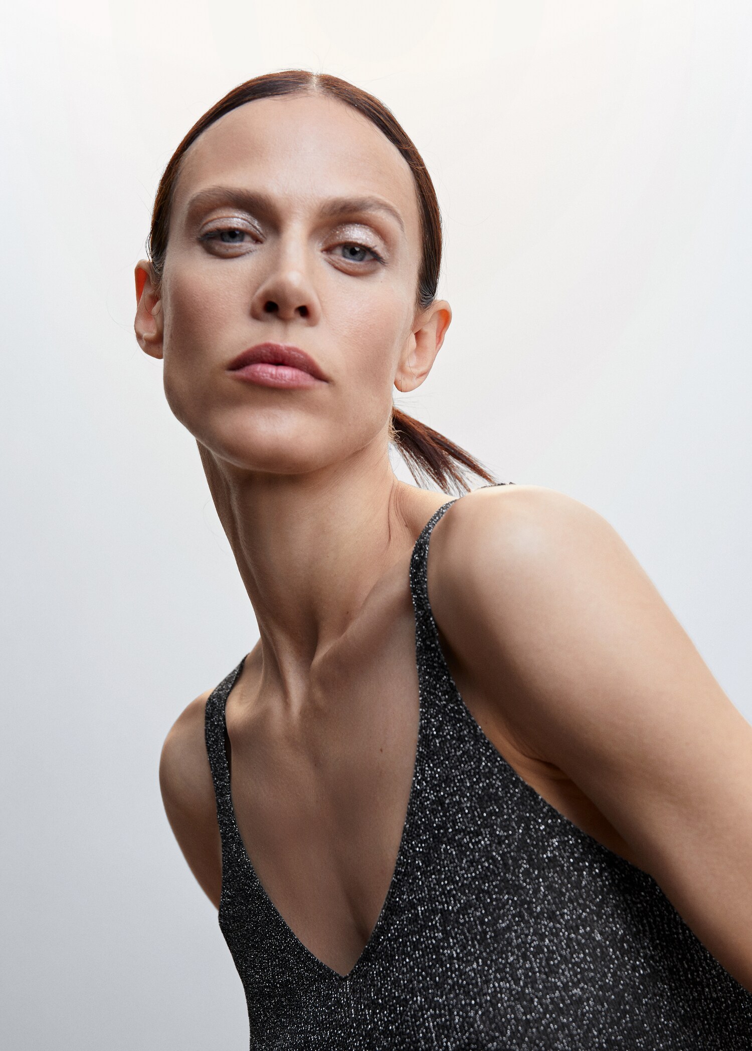 V-neck strapless top - Details of the article 1