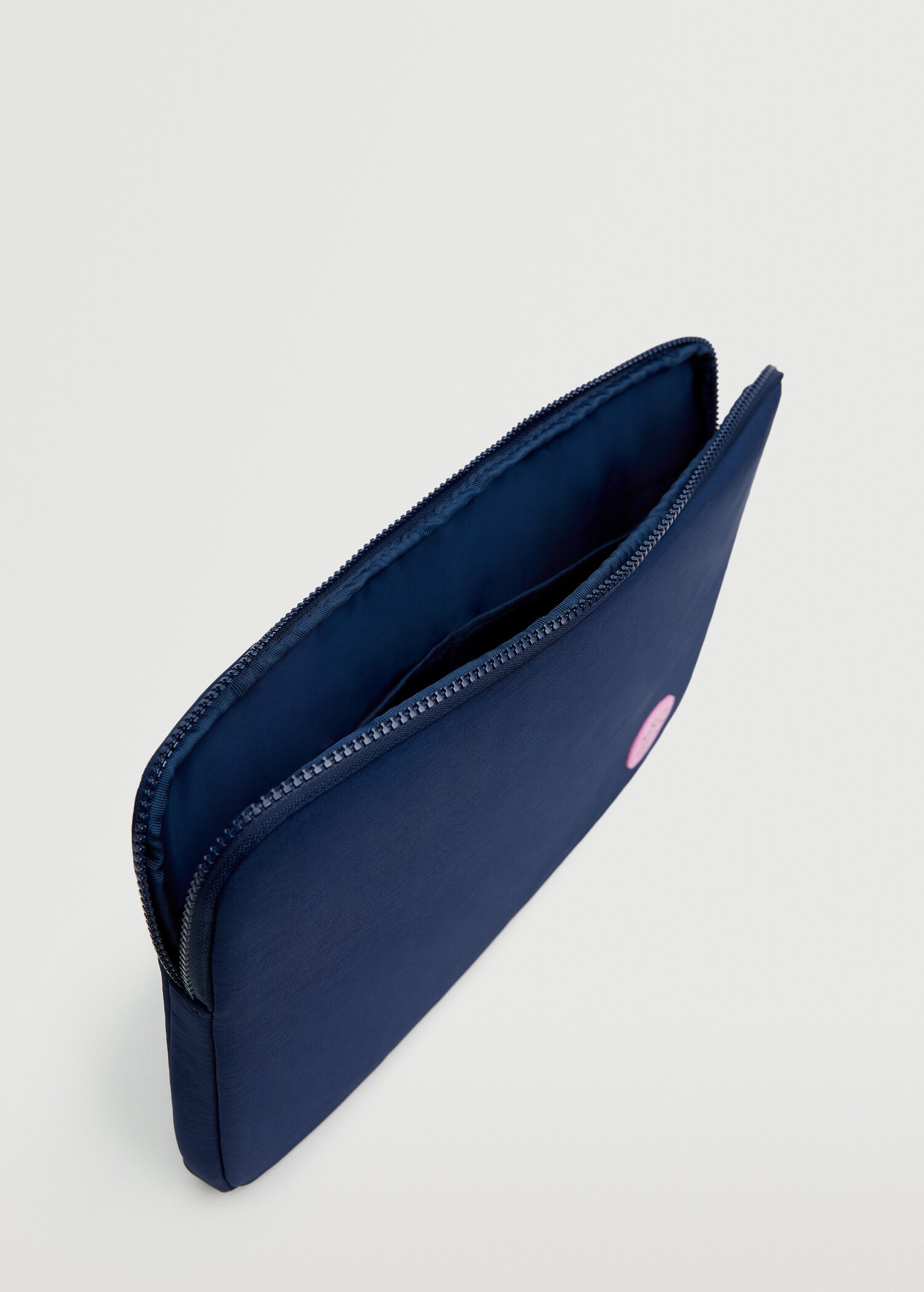 Laptop case with knot detail - Details of the article 2