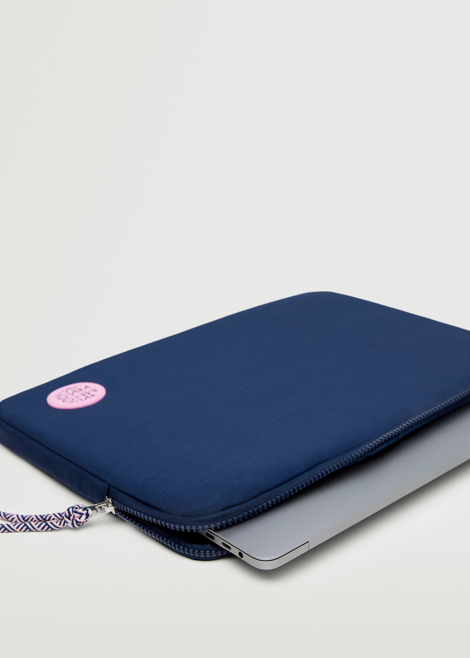 Laptop case with knot detail - Details of the article 3