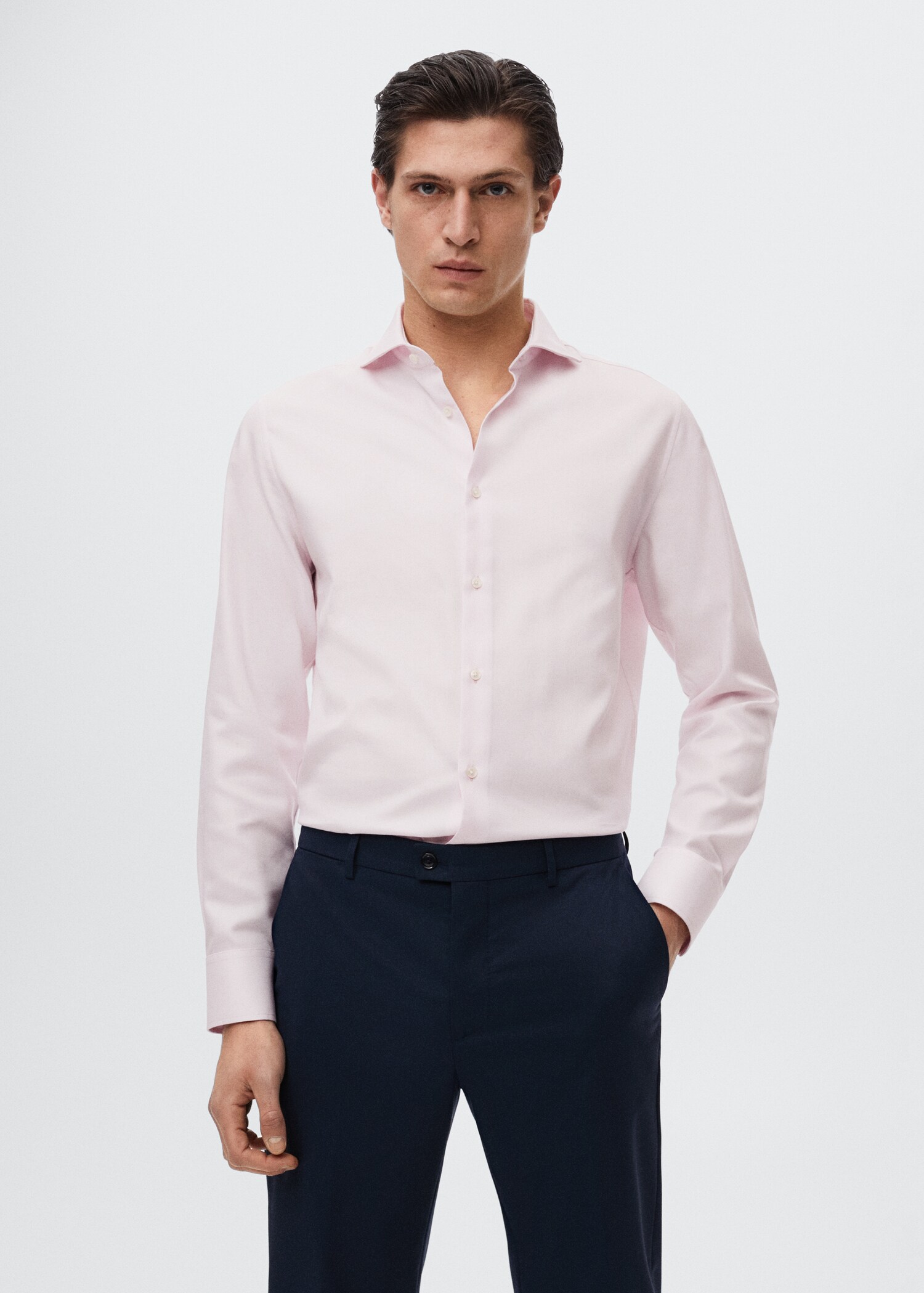 Strukturiertes Slim Fit-Anzugshemd - Mittlere Ansicht