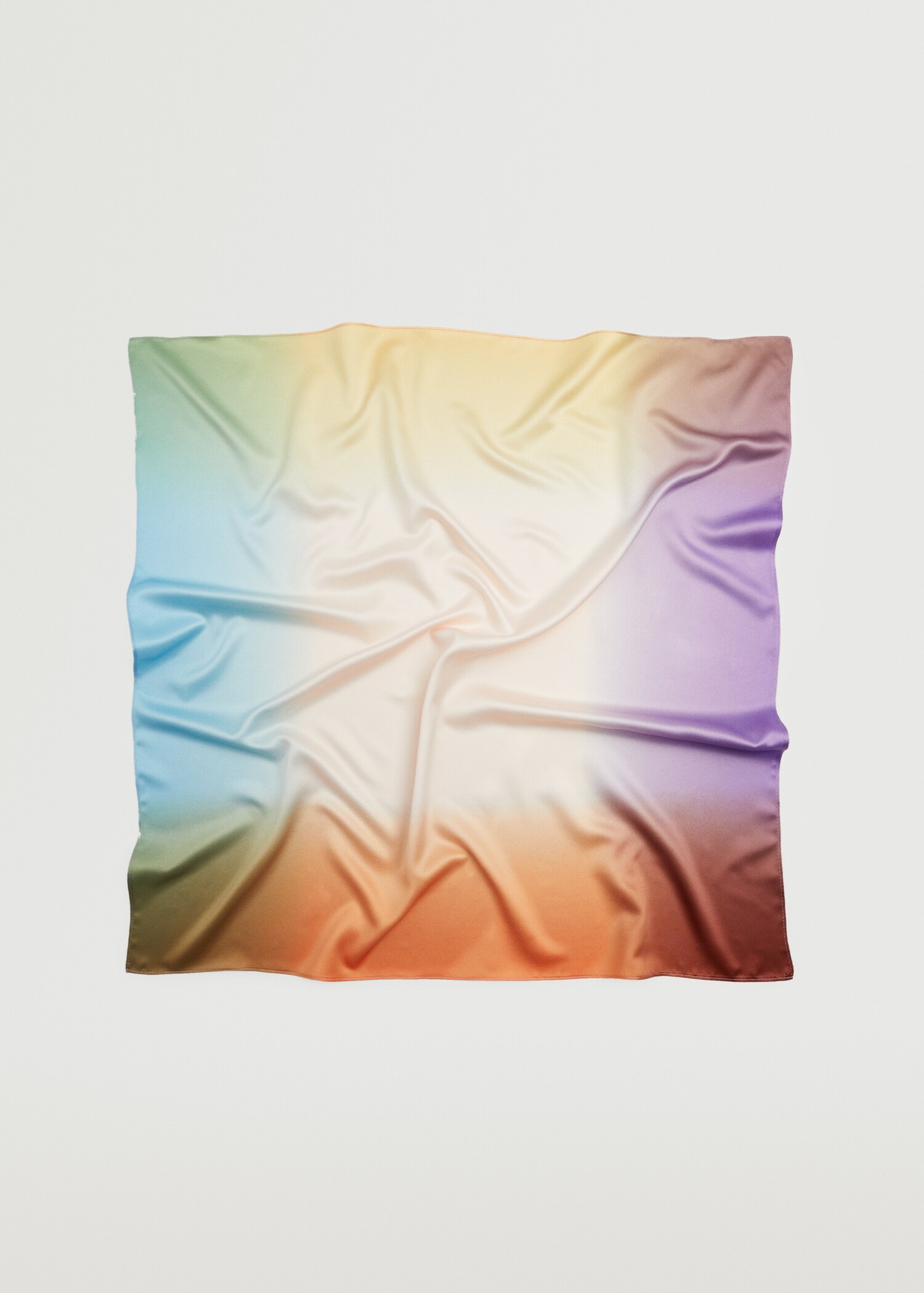 Foulard imprimé multicolore - Plan moyen