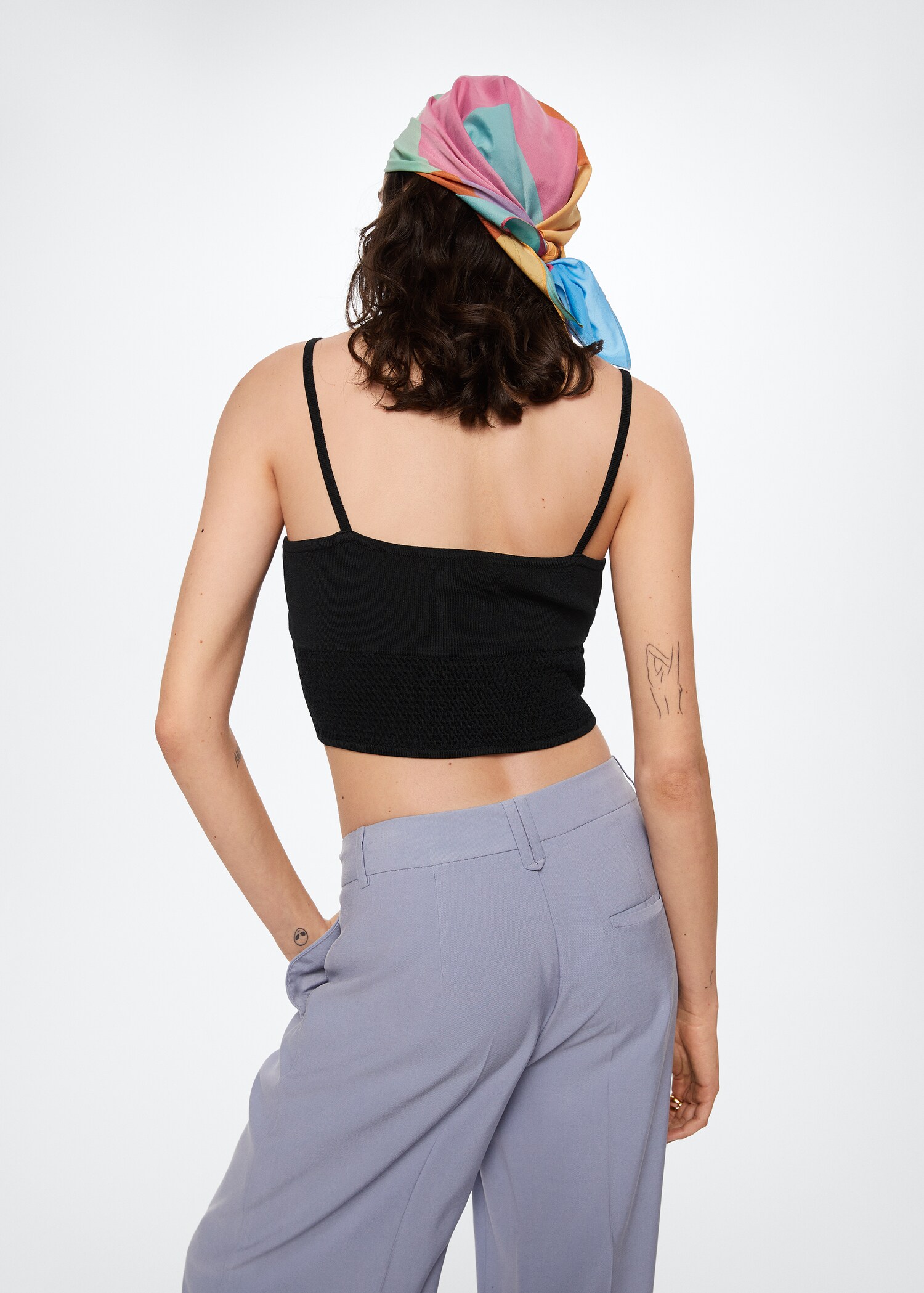Top cropped com nó - Verso do artigo
