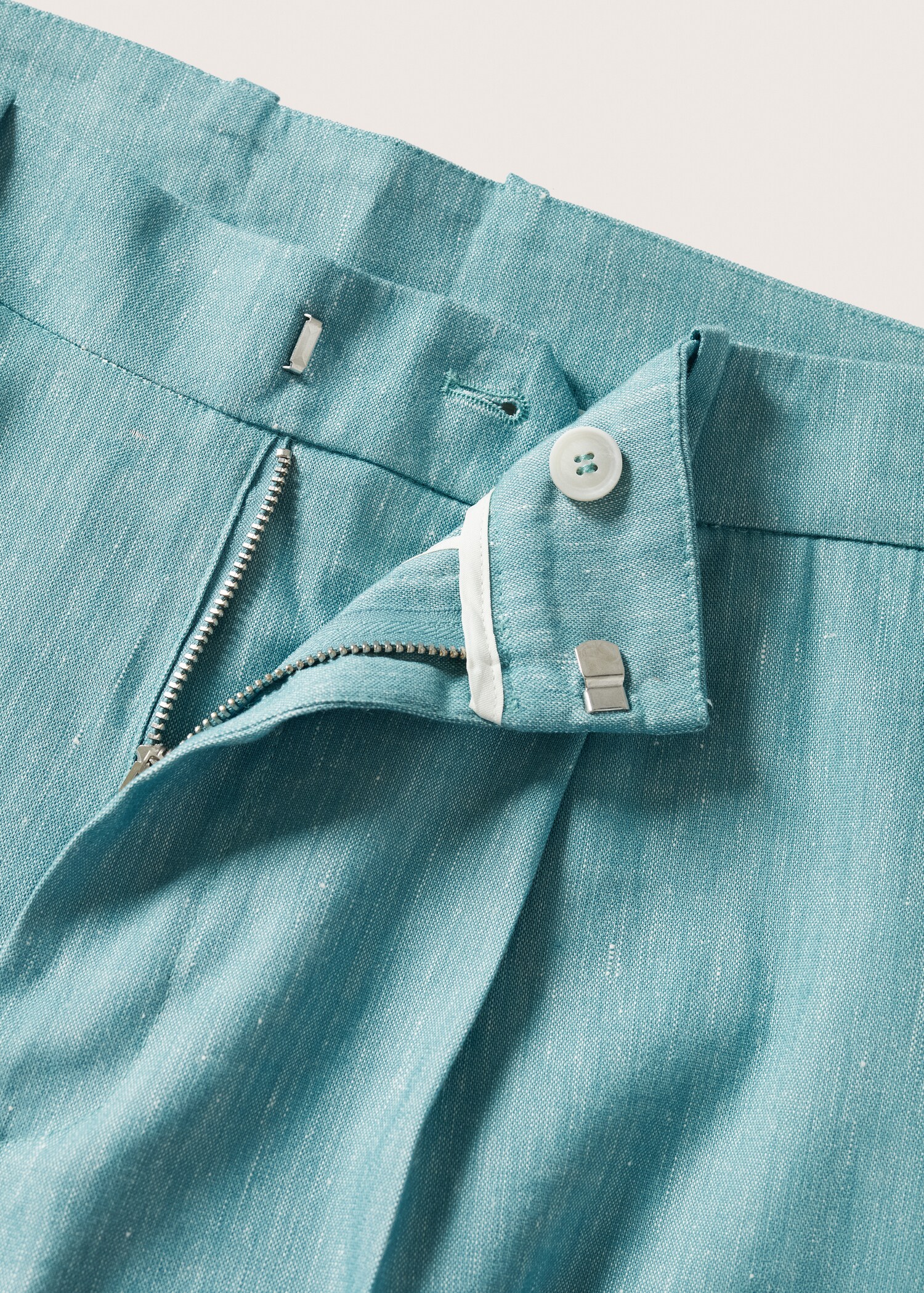 Pleated linen trousers - Details of the article 8