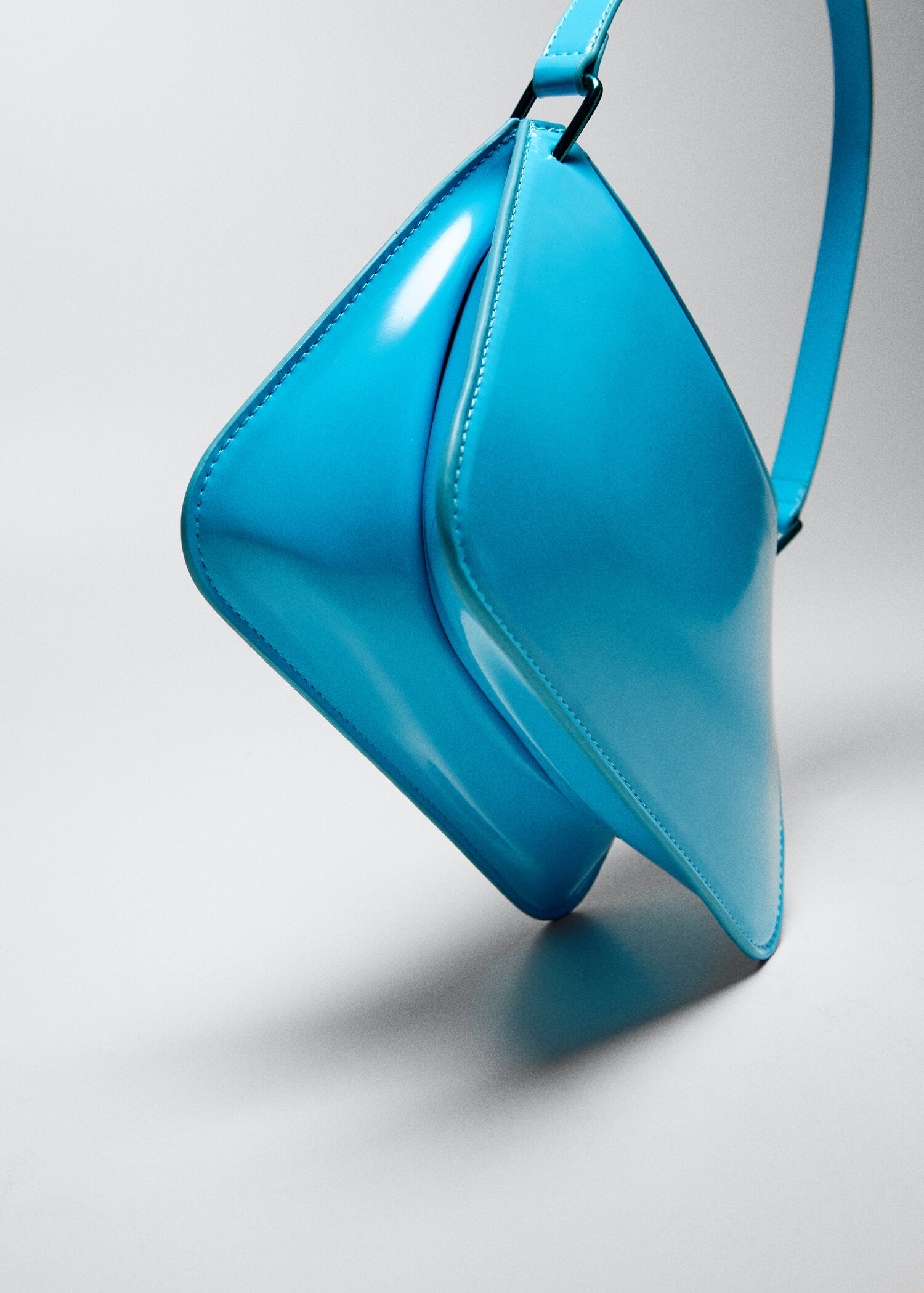 Patent leather shoulder bag Women MANGO Japan - Main Image