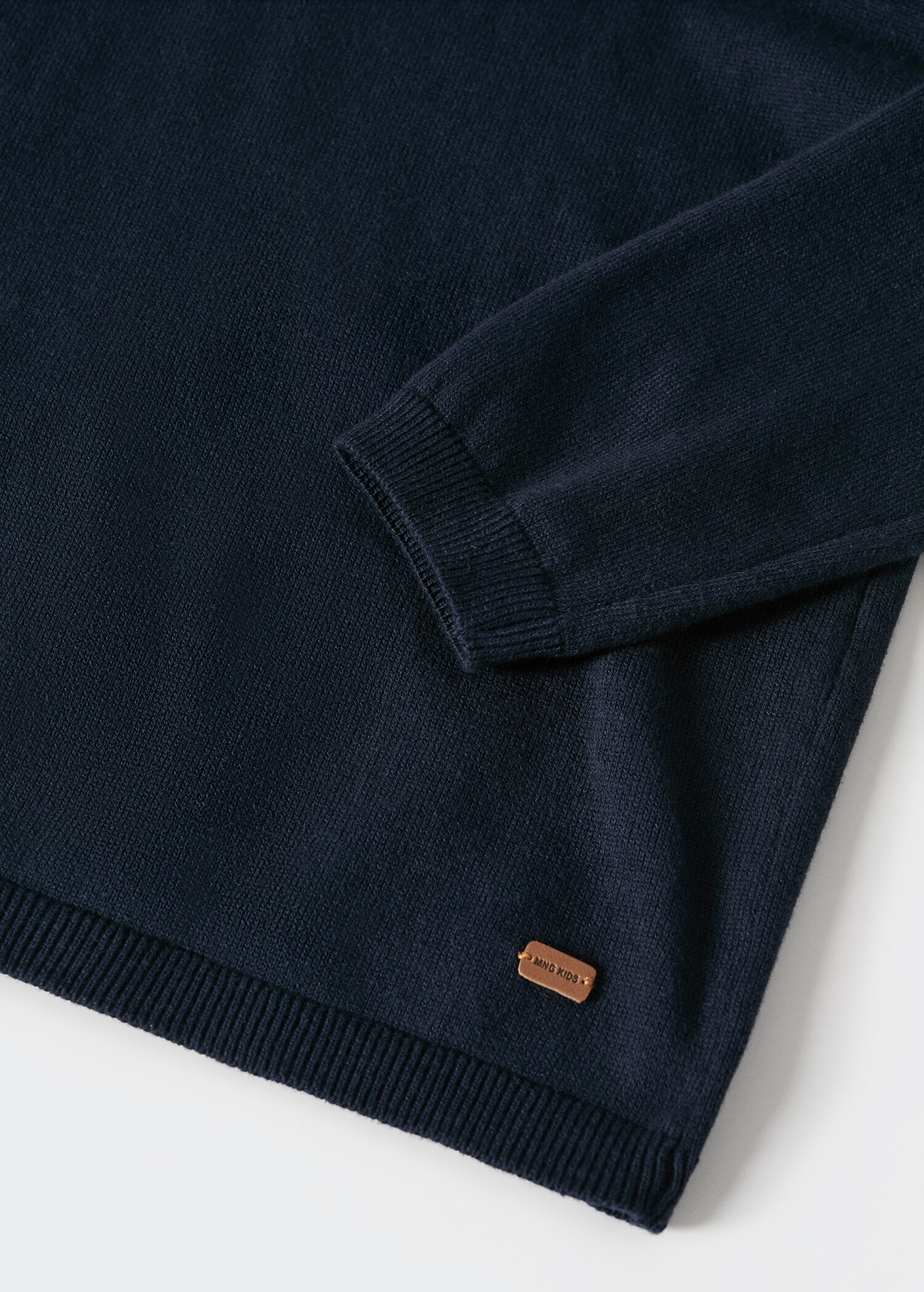V-neck sweater - Details of the article 8