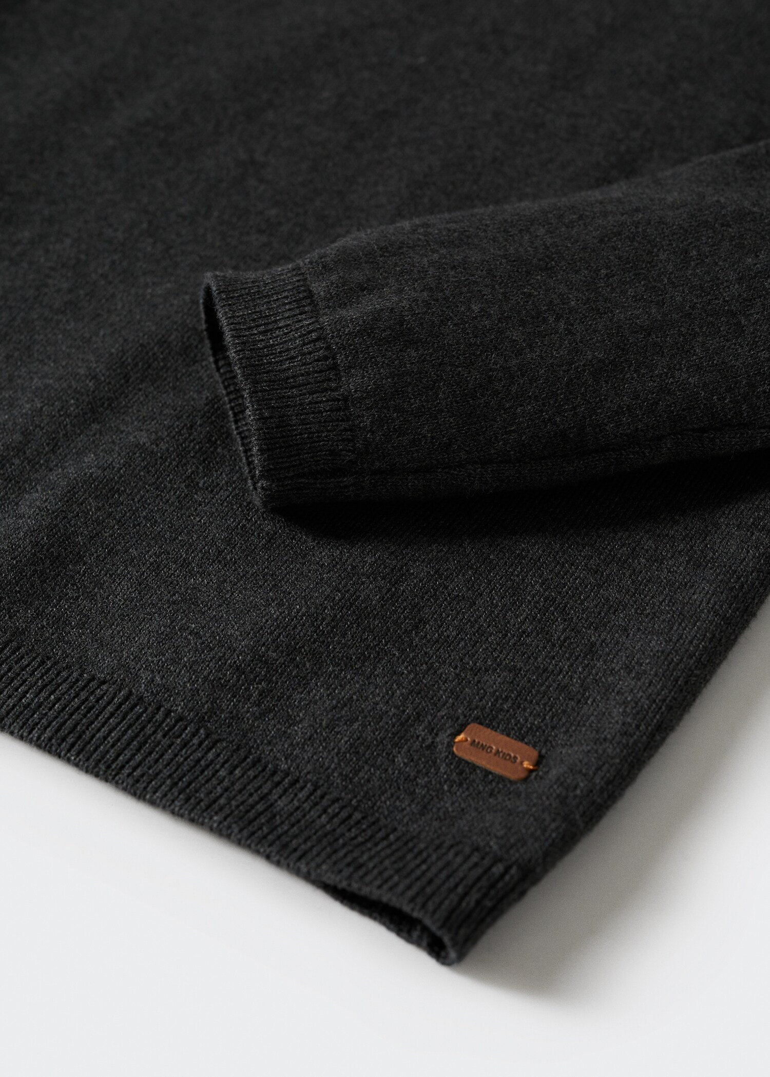 V-neck sweater - Details of the article 8