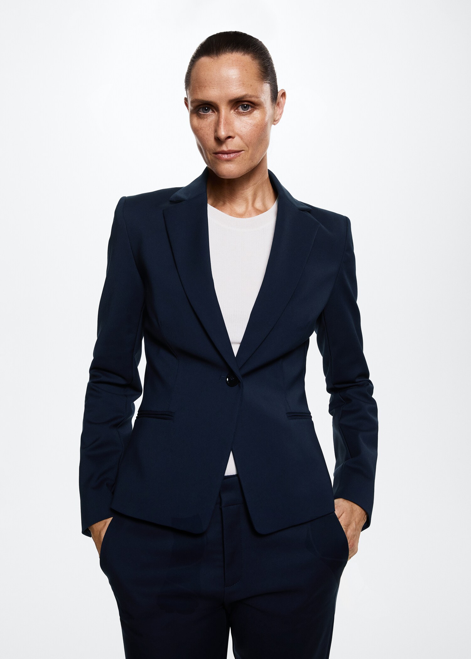 Veste de costume structurée - Plan moyen