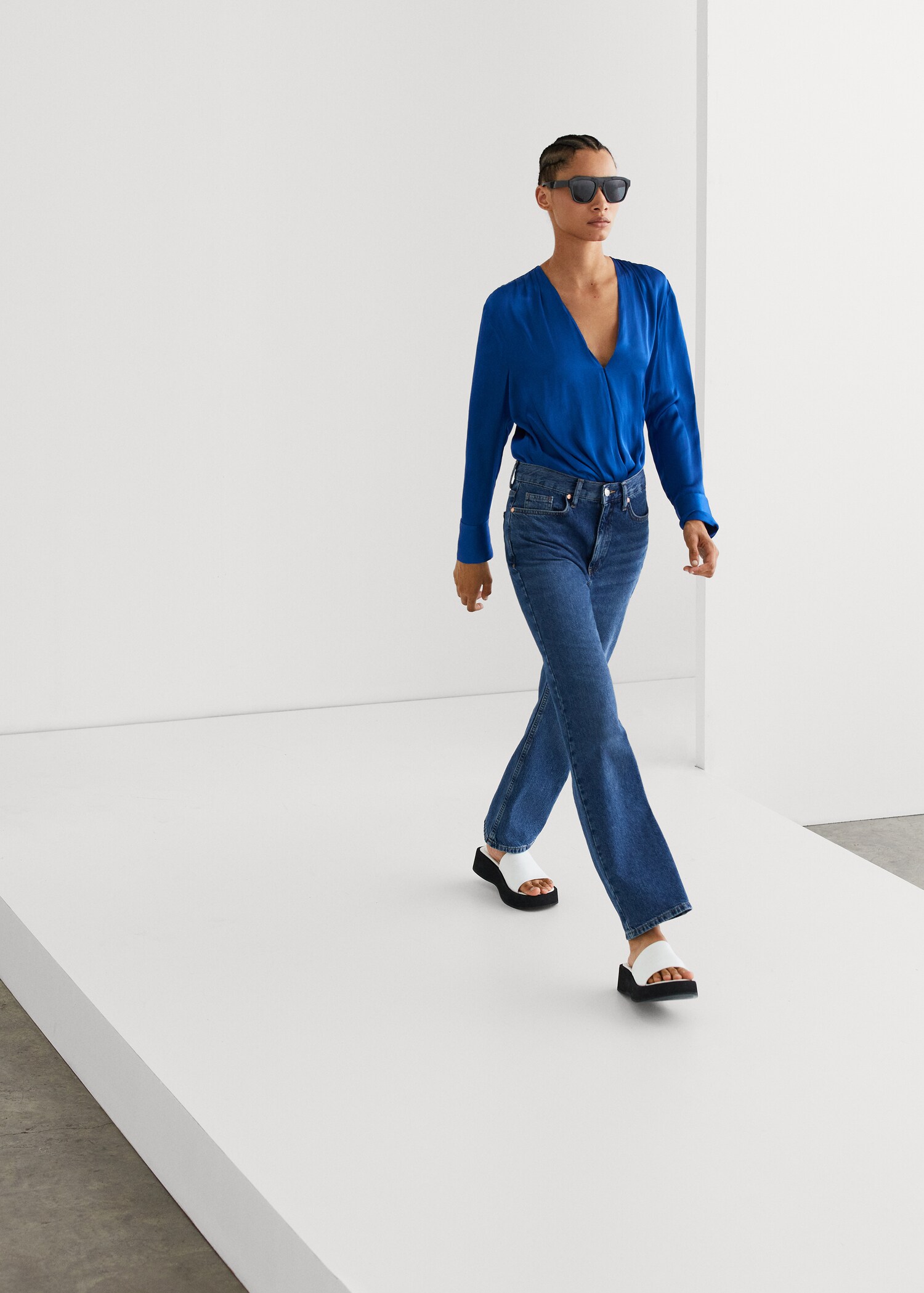 Wrap V-neckline blouse - Details of the article 7