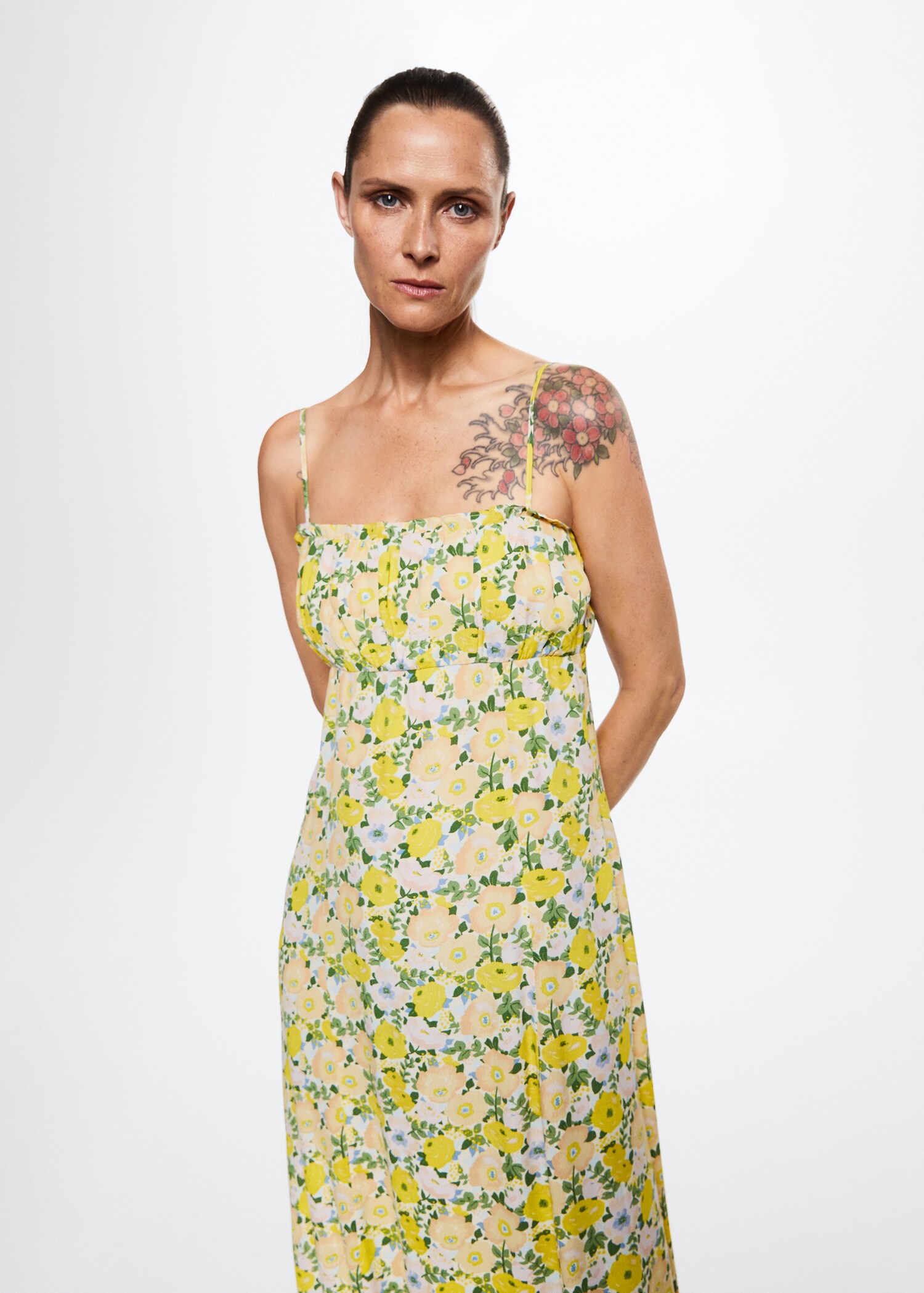 Vestido fluido floral - Plano médio