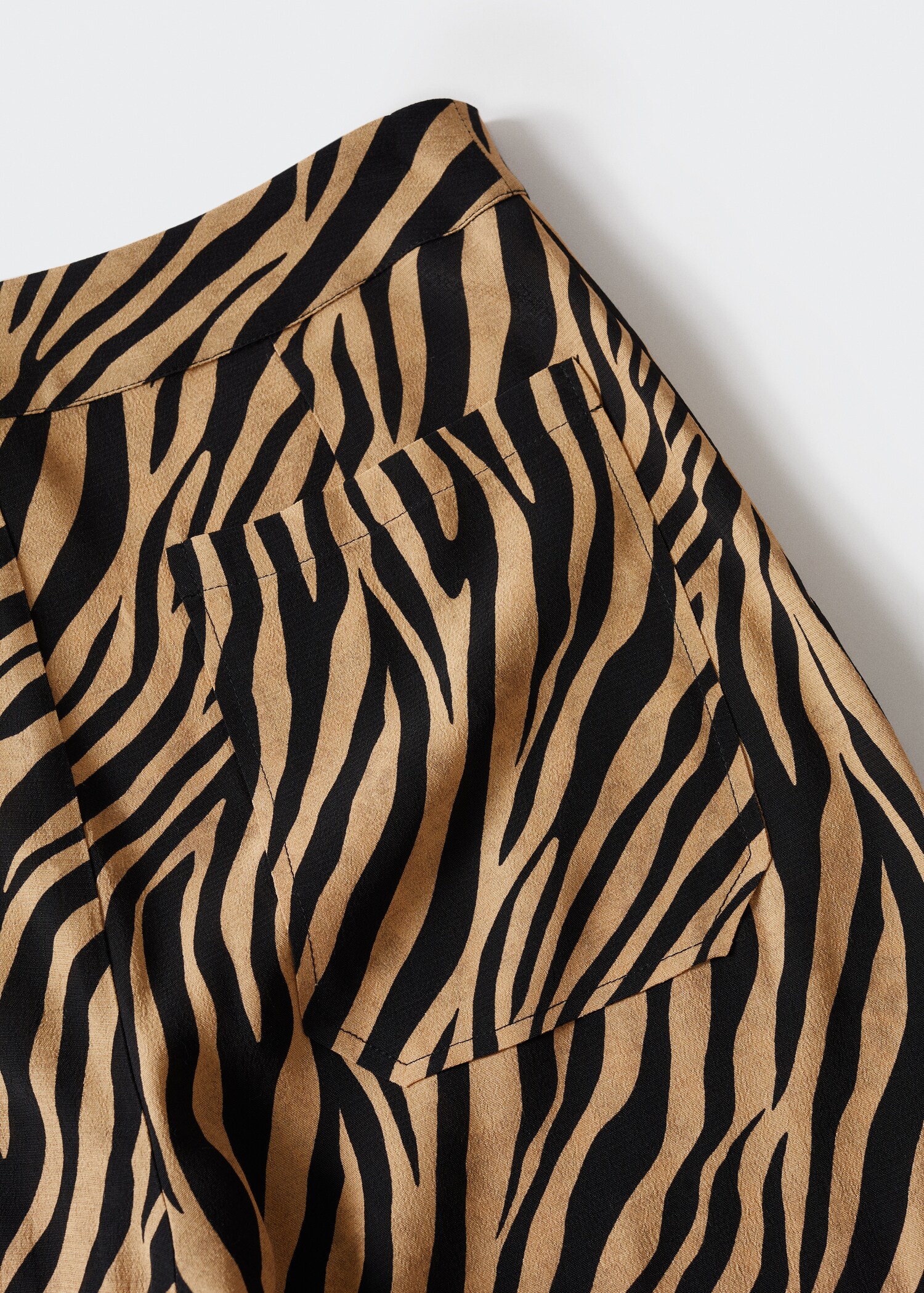 Calças de estilo cargo com estampado animal - Pormenor do artigo 8
