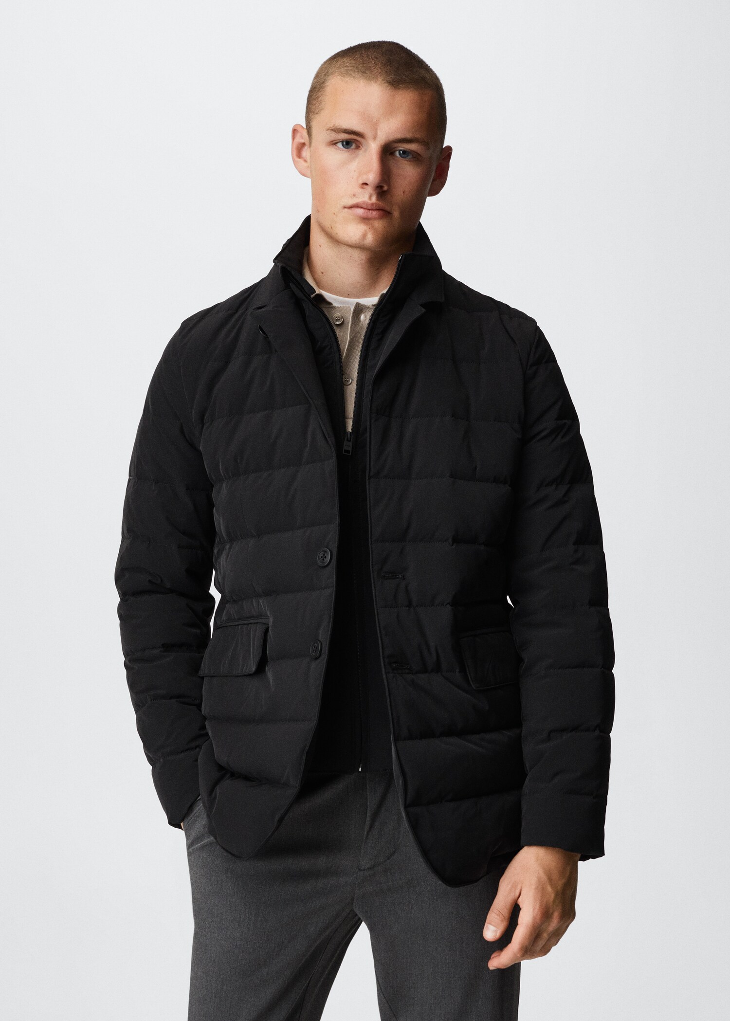 Chaqueta acolchada solapas - Plano medio