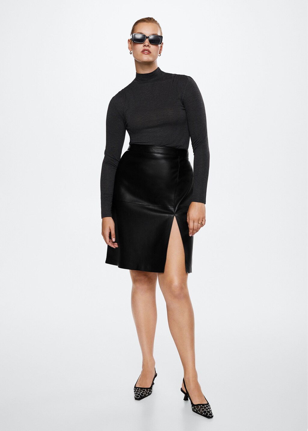 Velvet mini-skirt - Women | MANGO Myanmar