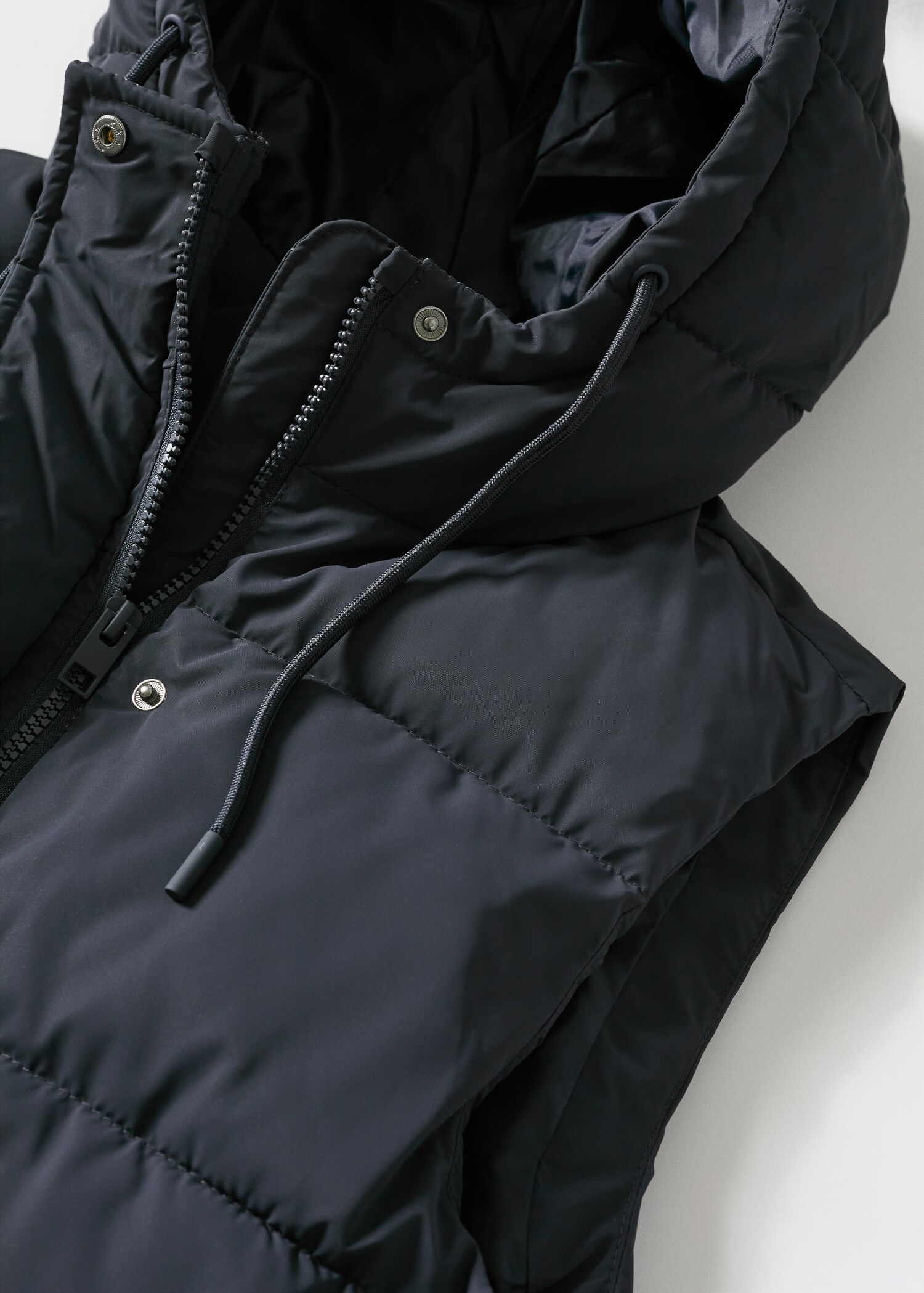 Long quilted gilet - Details of the article 8