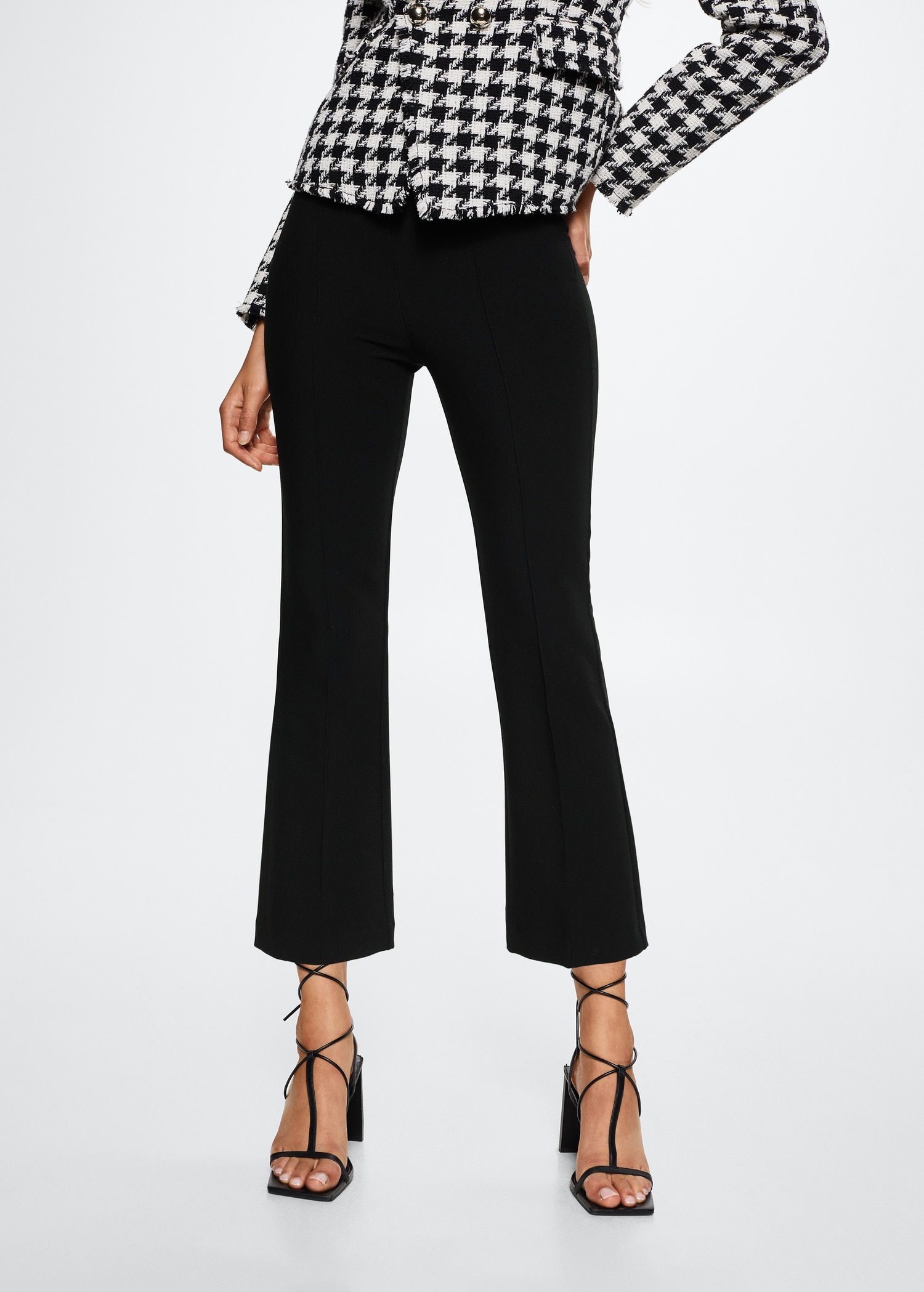 Pantalón flare crop - Plano medio