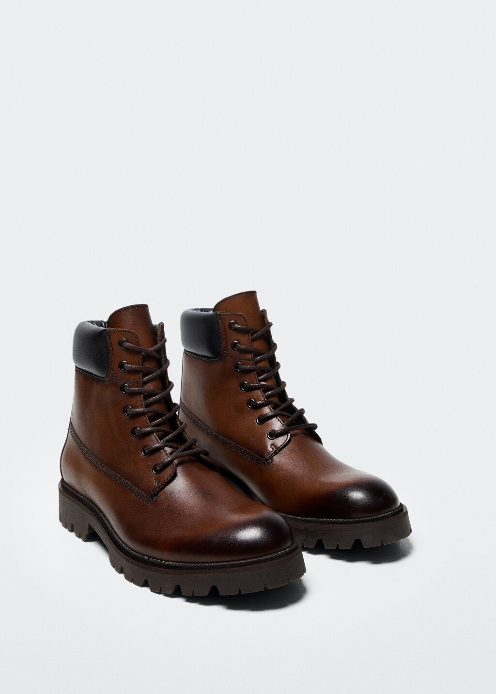 Bottes cuir lacets