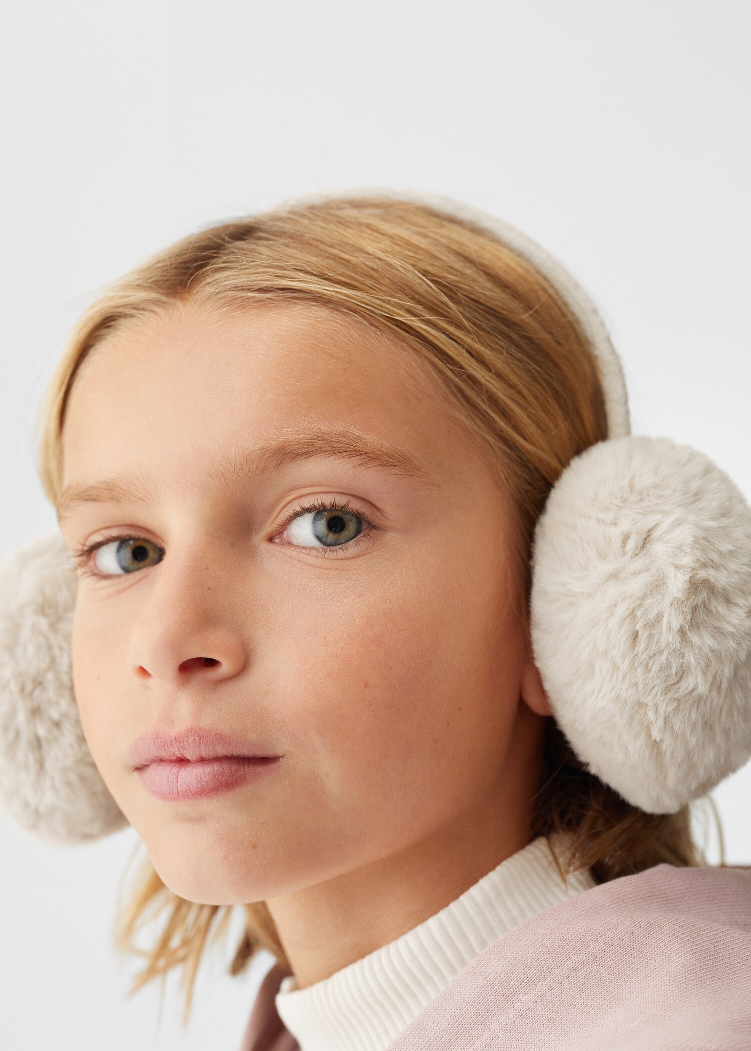 Faux fur earmuffs - Details of the article 1