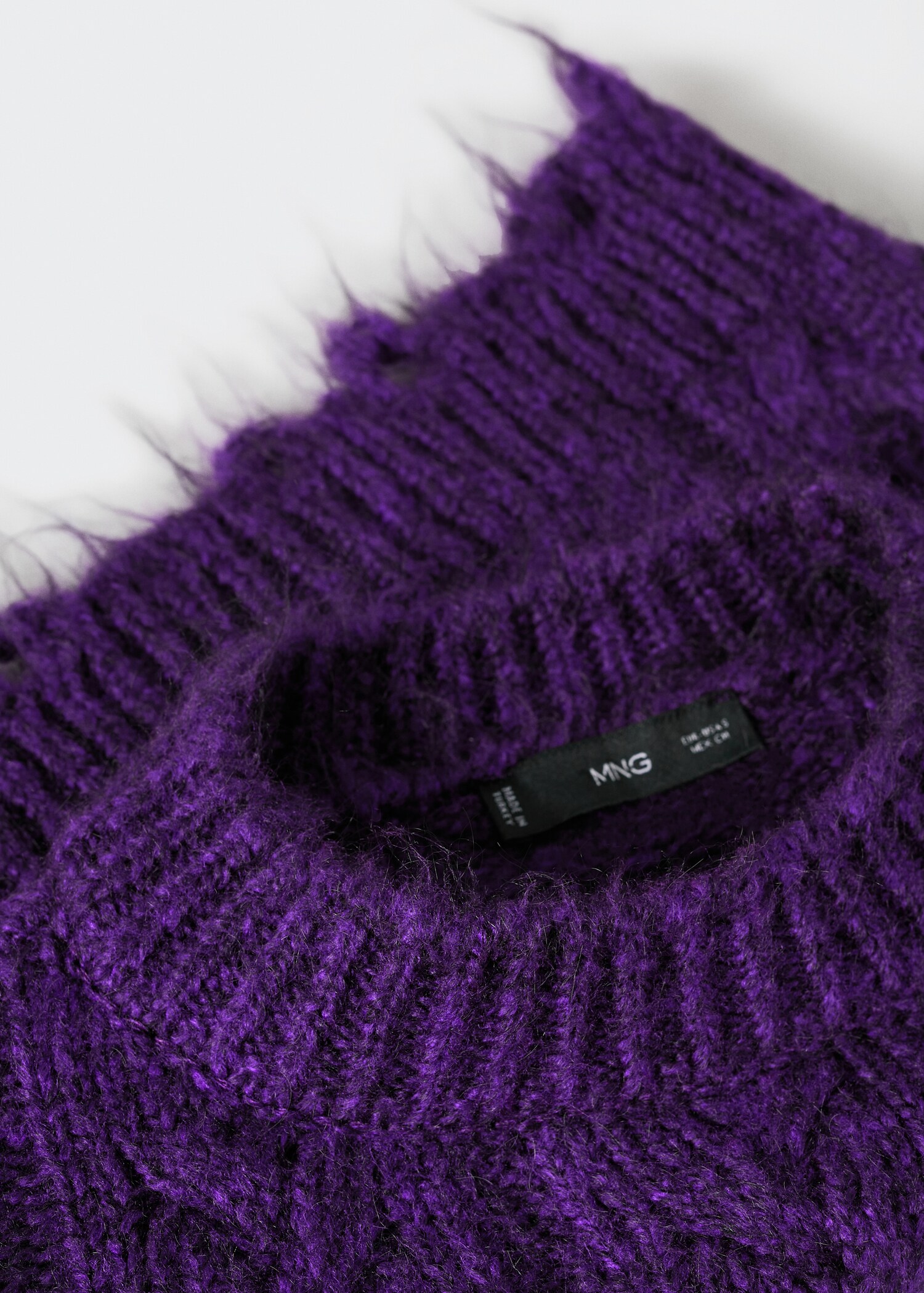 Broken cropped sweater - Details of the article 8