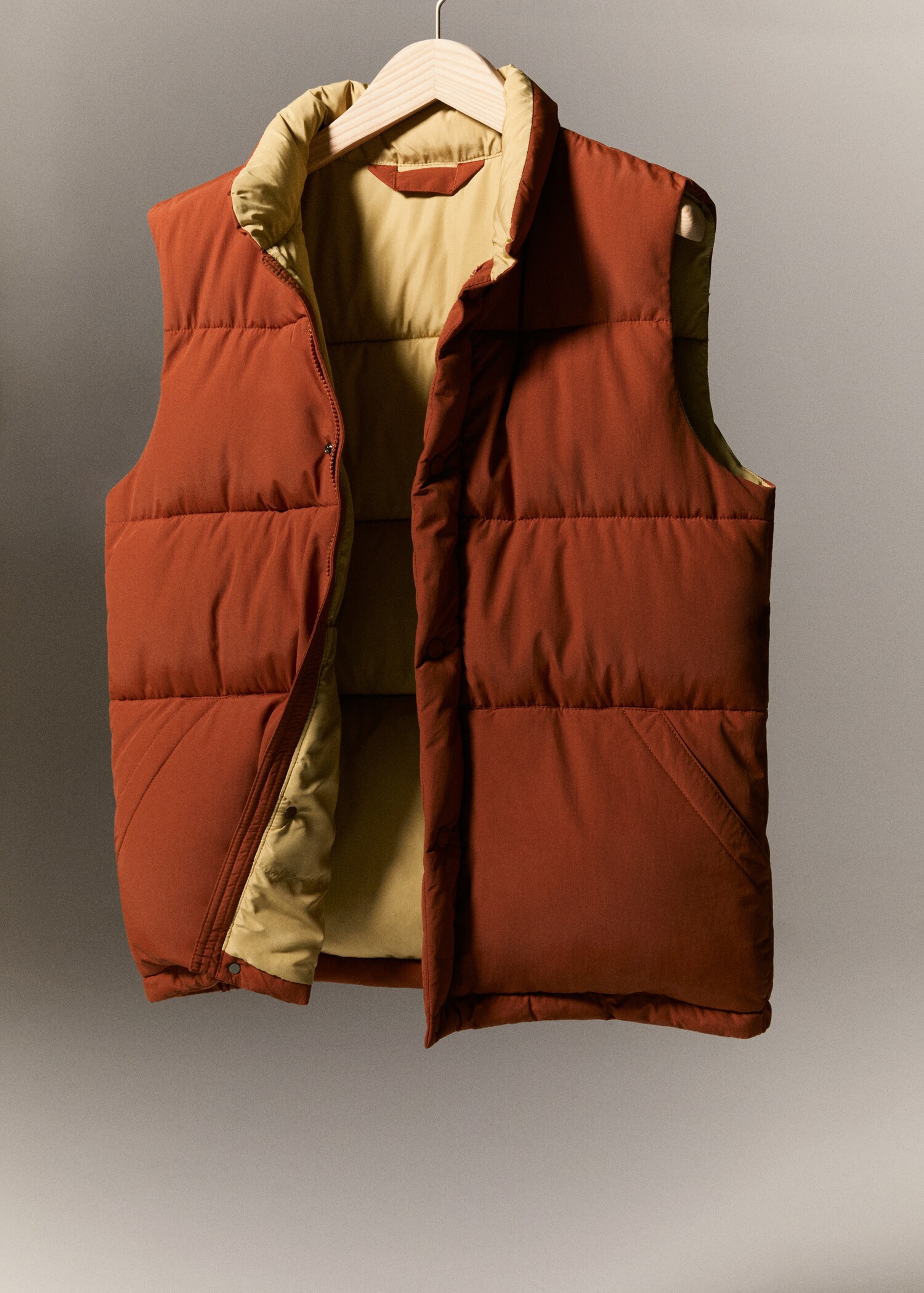 Water-repellent quilted gilet - Details of the article 3