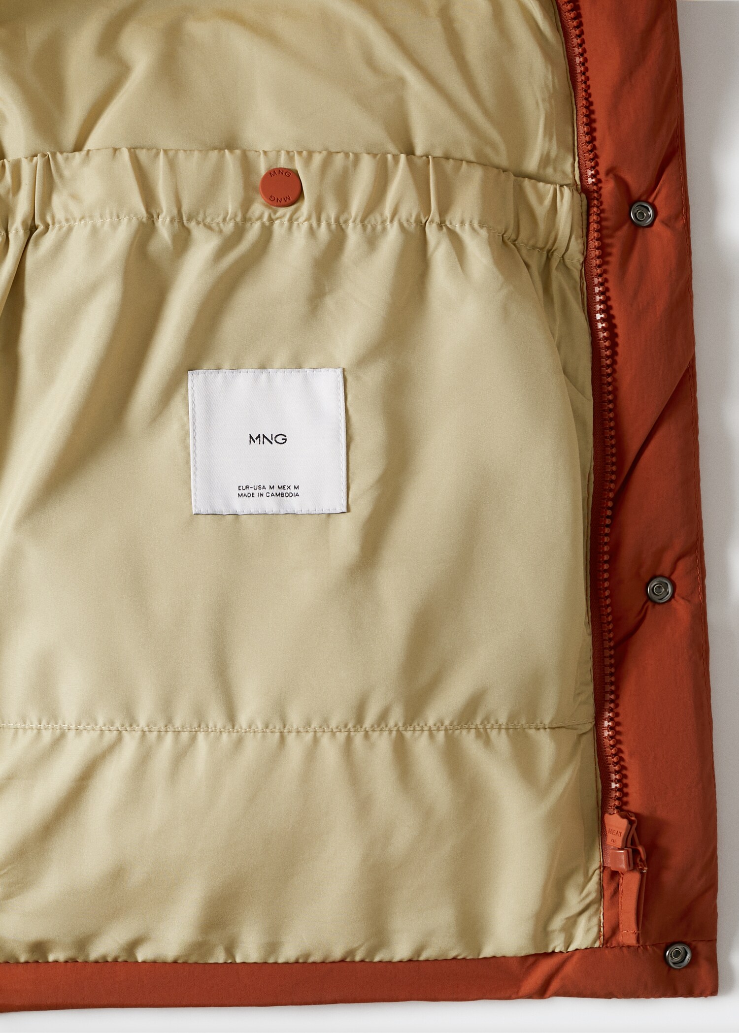 Water-repellent quilted gilet - Details of the article 8