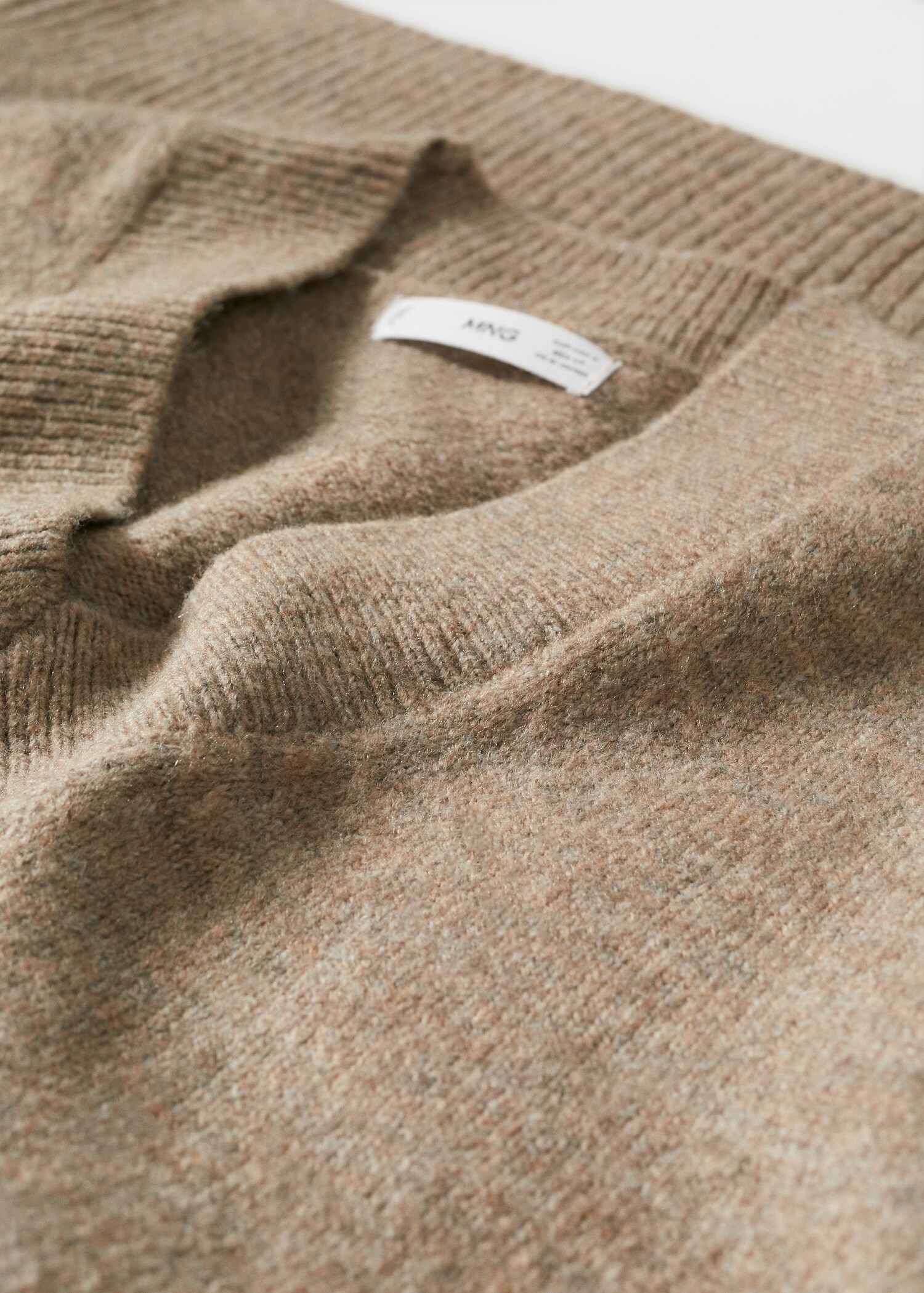 Pullover mit V-Ausschnitt - Detail des Artikels 8