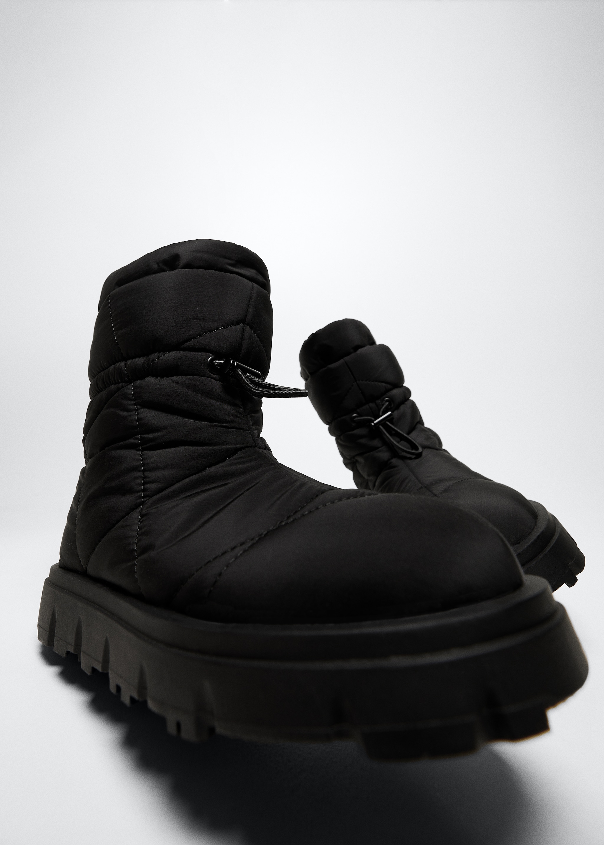 Padded boot with track sole - Details of the article 5