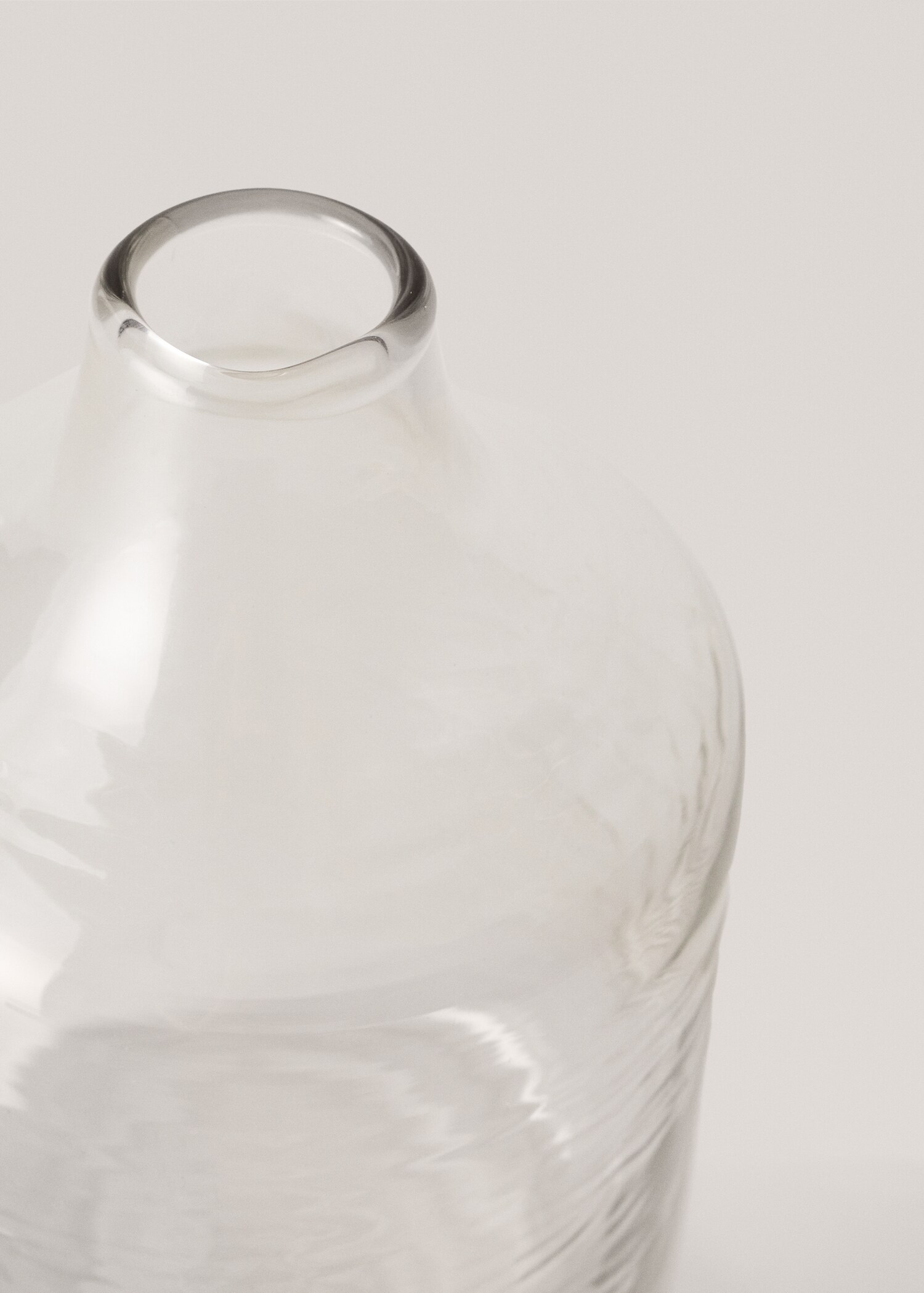 Glass bottle vase - Details of the article 2