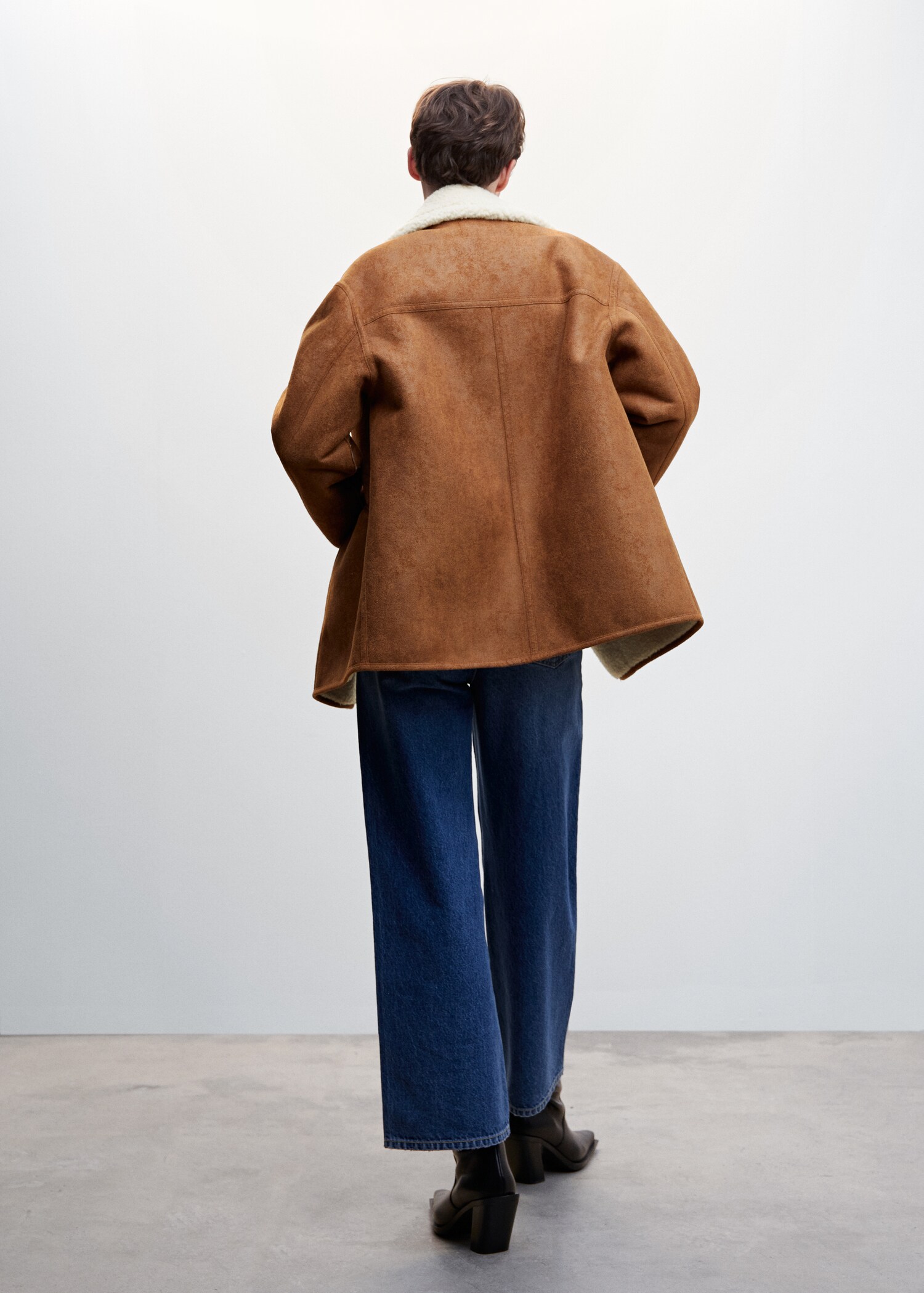 Oversized shearling-lined coat - Reverse of the article