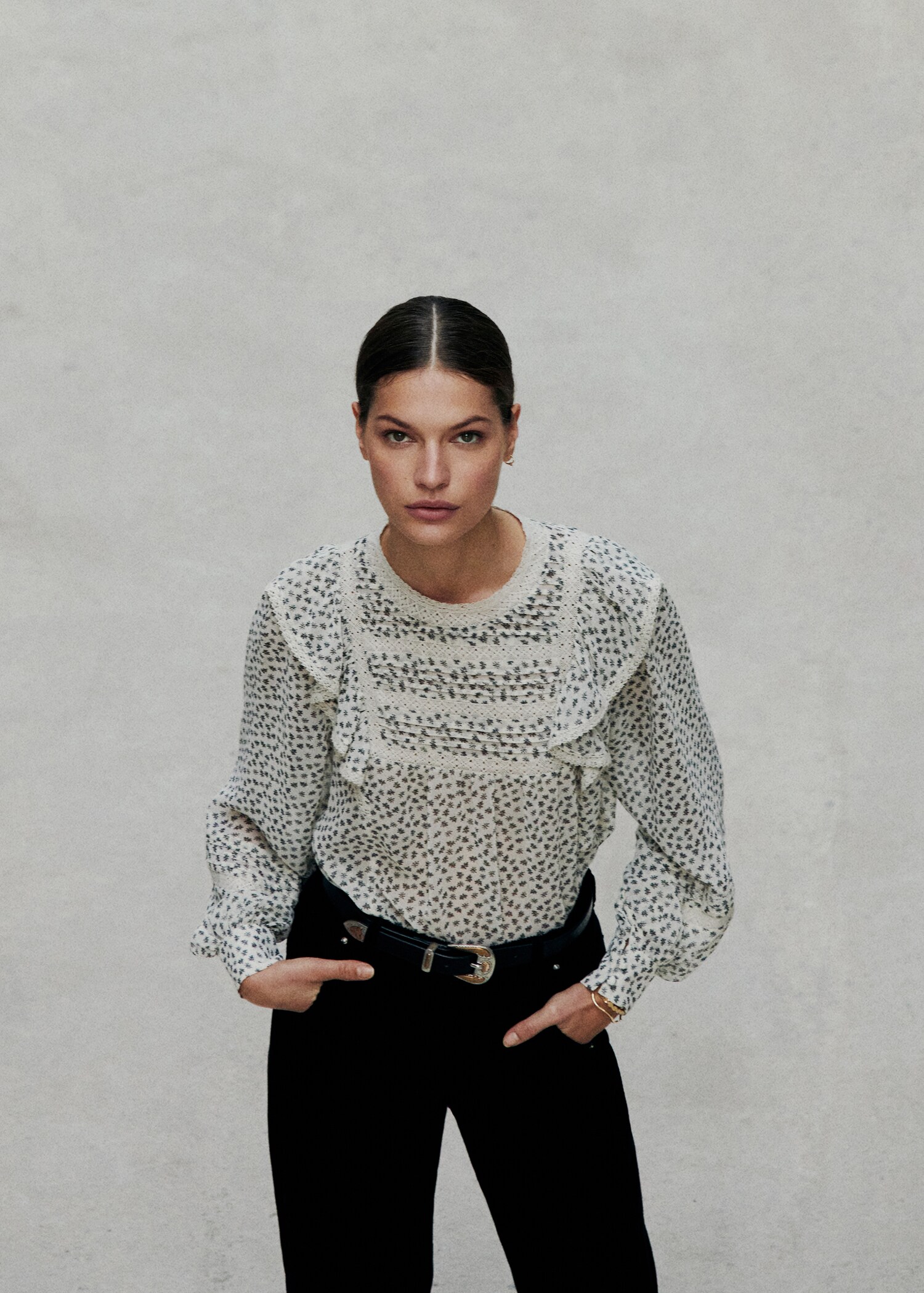 Floral-print blouse with ruffles - Details of the article 7