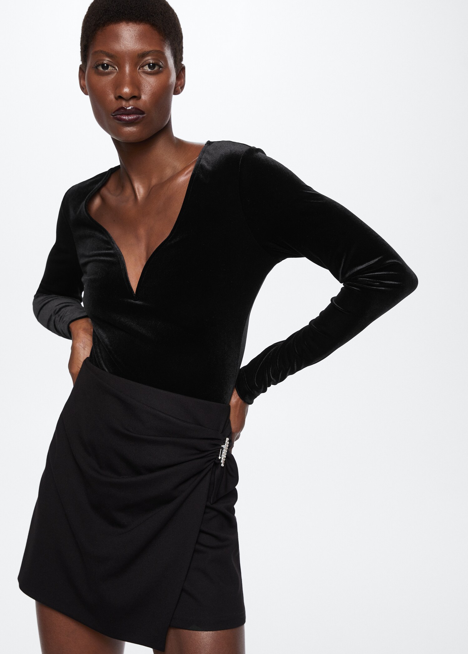 Body velours encolure cœur - Plan moyen