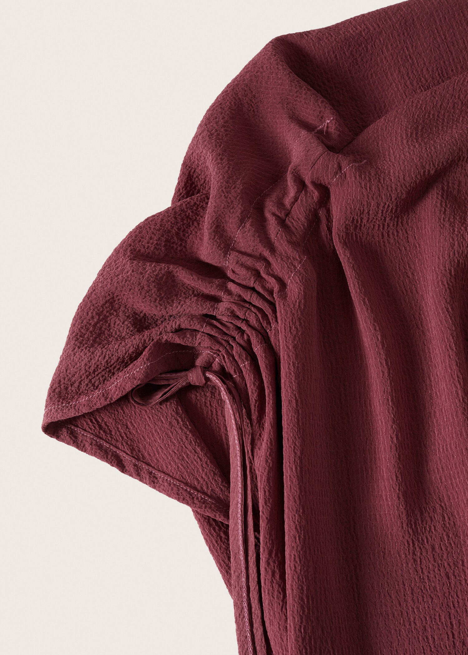 Kleid mit gerafften Details - Detail des Artikels 8