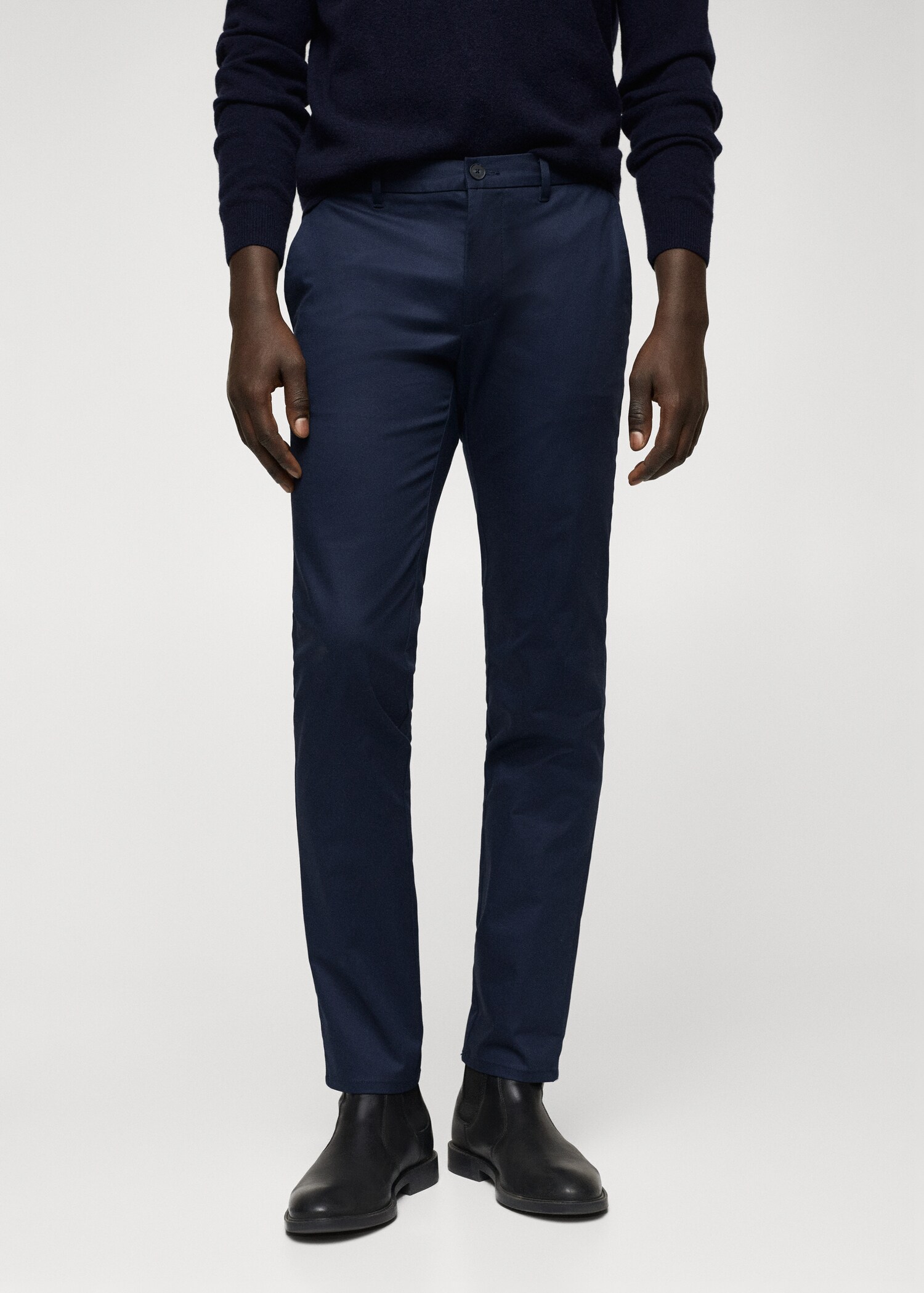 Pantalón chino skinny - Plano medio