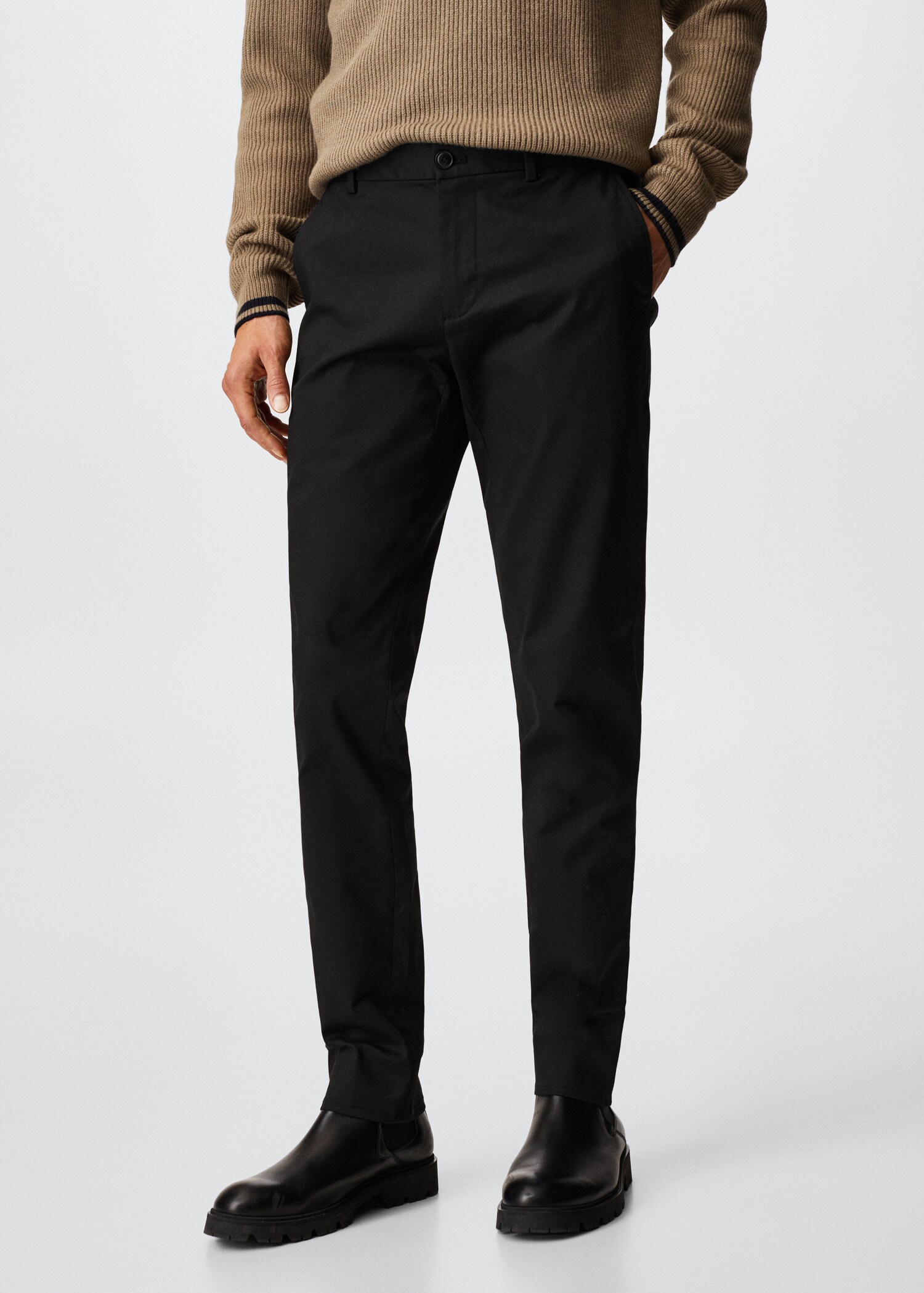 Pantalón chino skinny - Plano medio