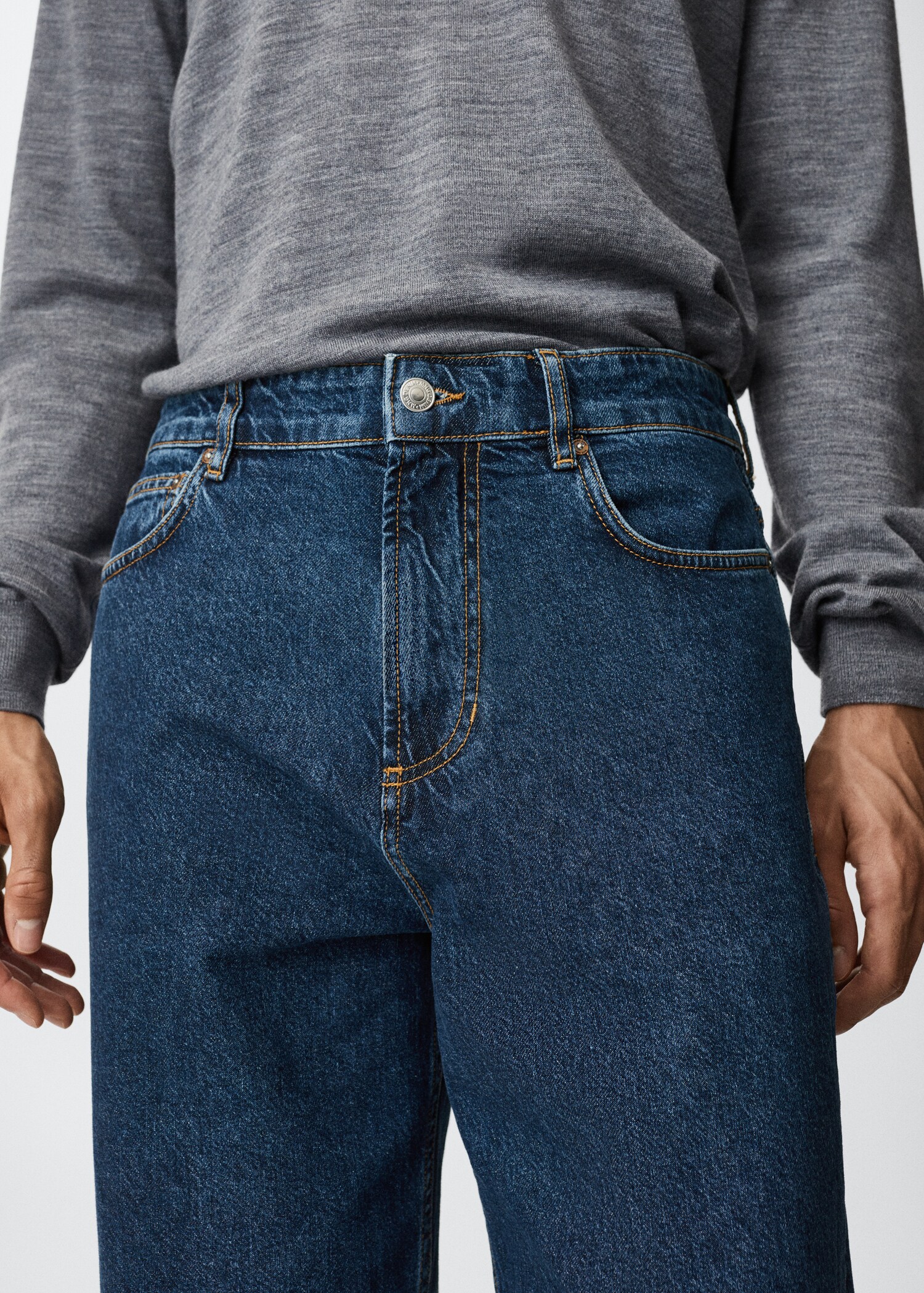 Tapered loose cropped jeans - Details of the article 1