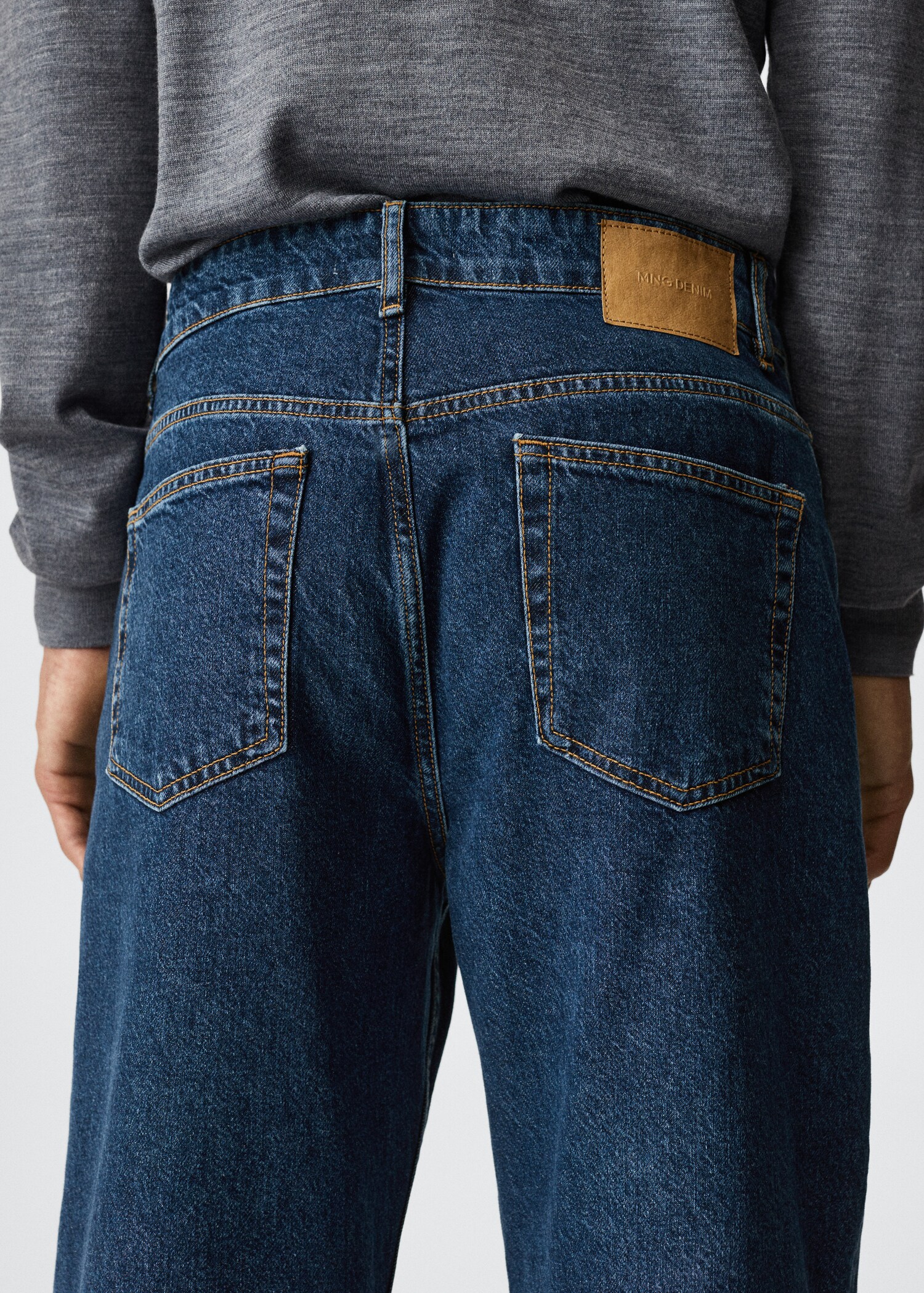 Tapered loose cropped jeans - Details of the article 3