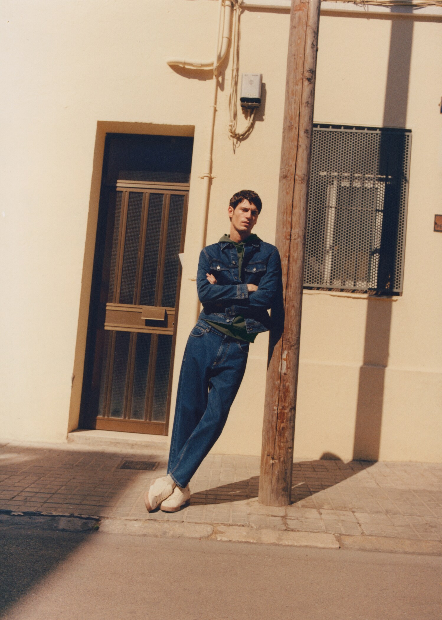 Tapered loose cropped jeans - Details of the article 6