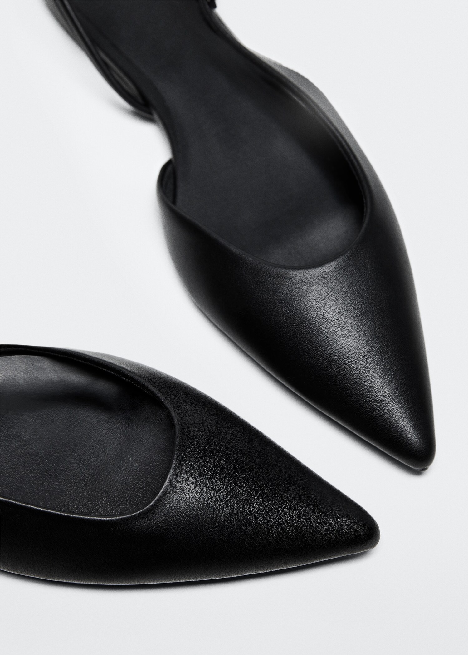 Ankle-cuff pointed toe shoes - Details of the article 4