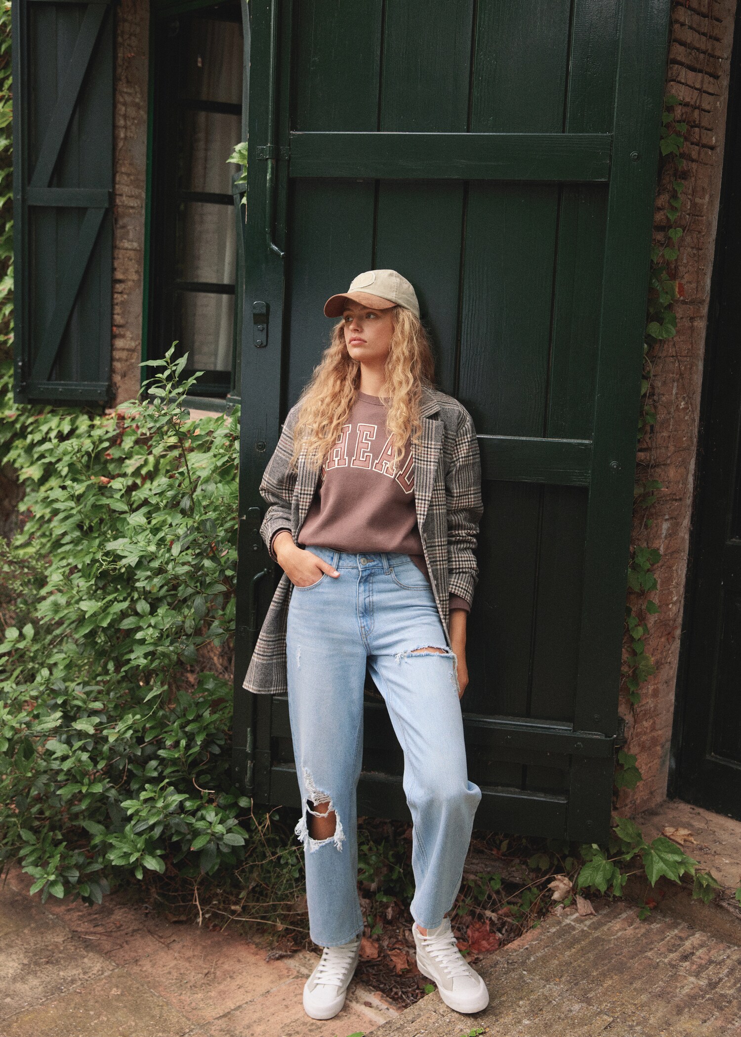 Straight-fit decorative rips jeans - Details of the article 5