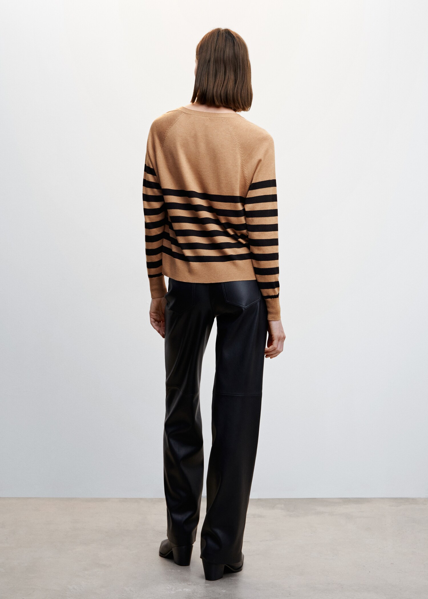 Fine-knit sweater - Reverse of the article